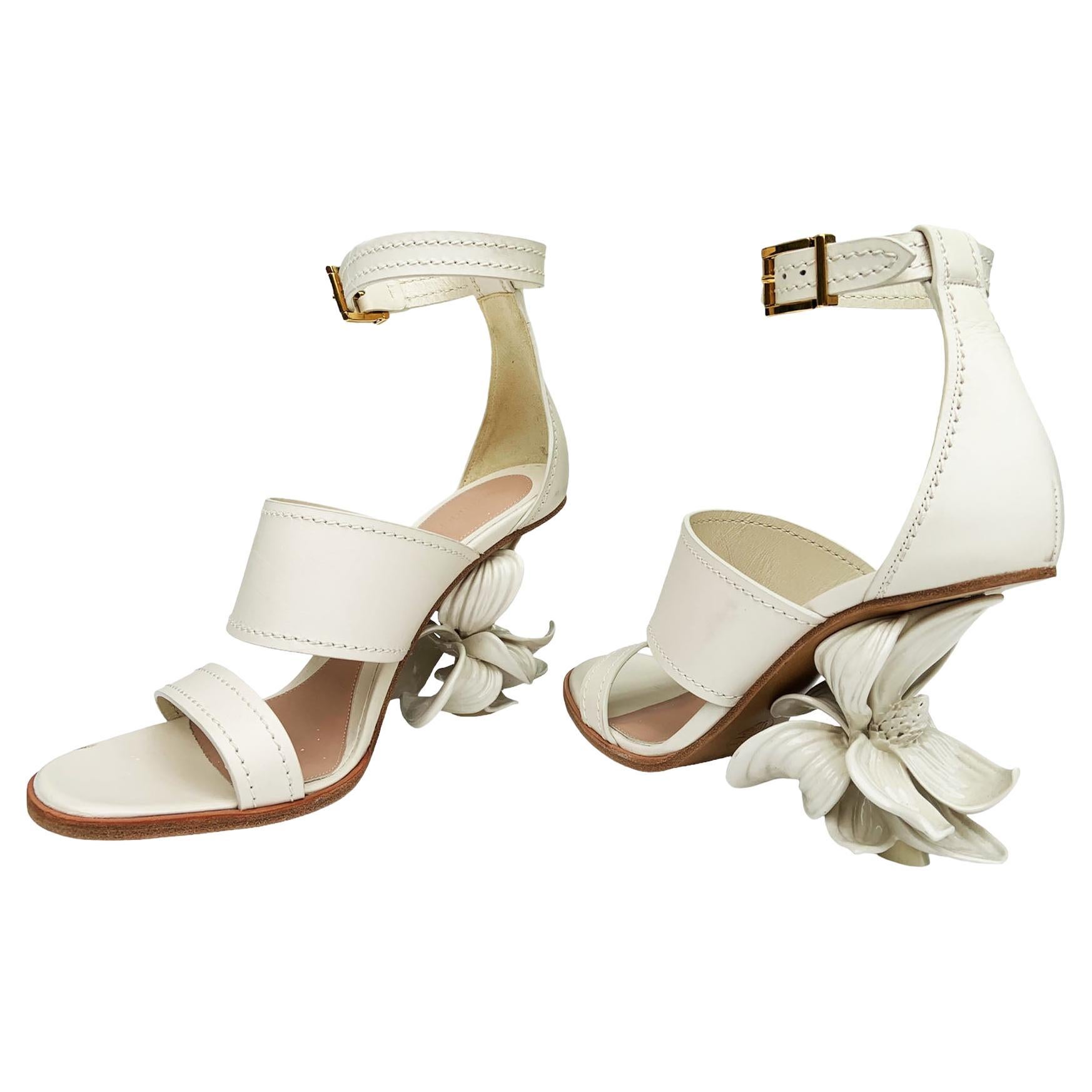 NWT Alexander McQueen 3D Magnolia Flower Heel Off White Shoes Sandals Italian 39