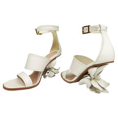 NWT Alexander McQueen 3D Magnolia Flower Heel Off White Shoes Sandals Italian 39