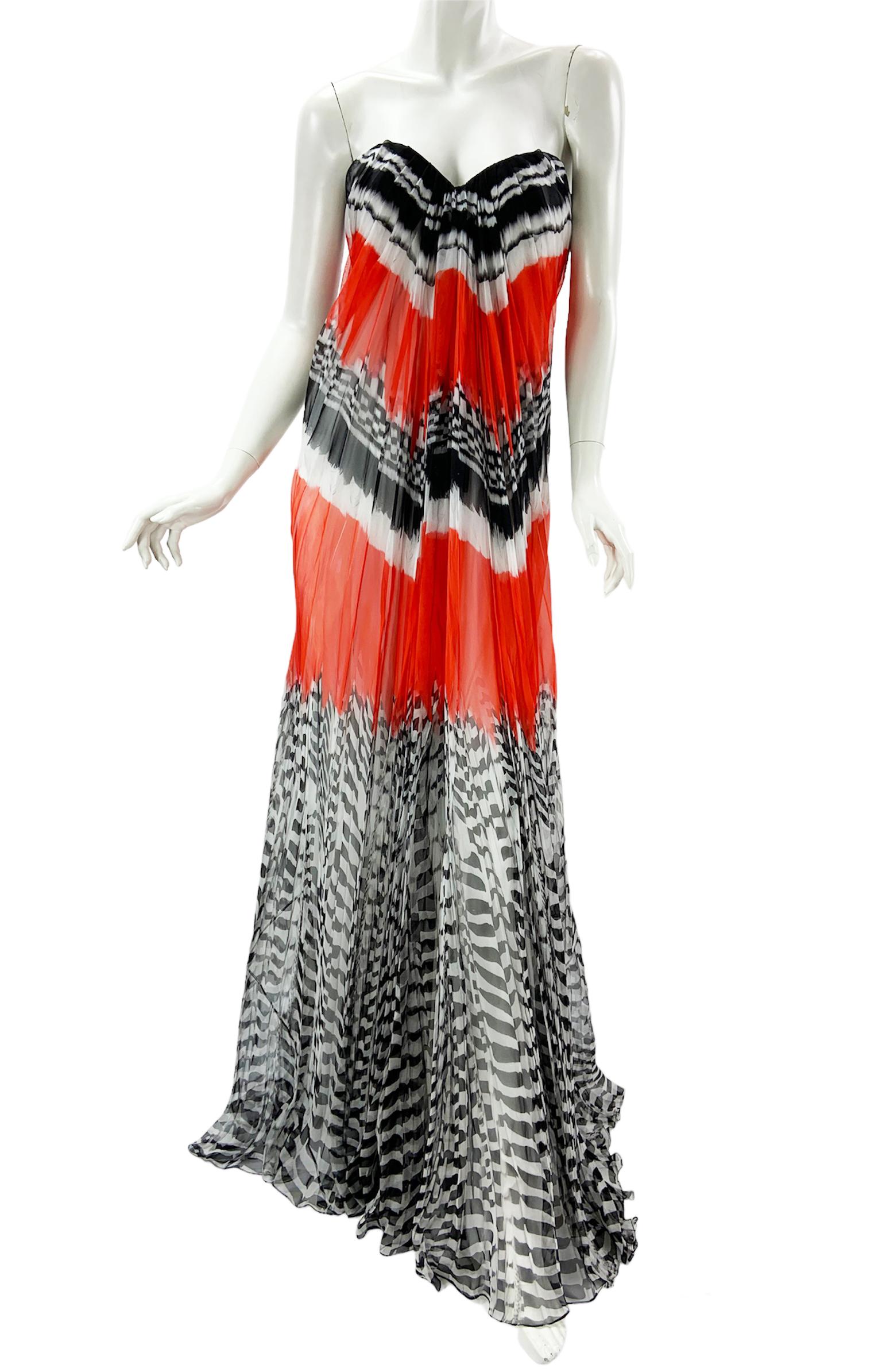 NWT Alexander McQueen Silk Feather Print Maxi Dress Gown
S/S 2014 Collection
Italian size 46 - US 10 (please check measurements).
This feather print beautifully exemplifies the tribal vibe with a folkloric touch. 
100% Silk, Finished with corset,