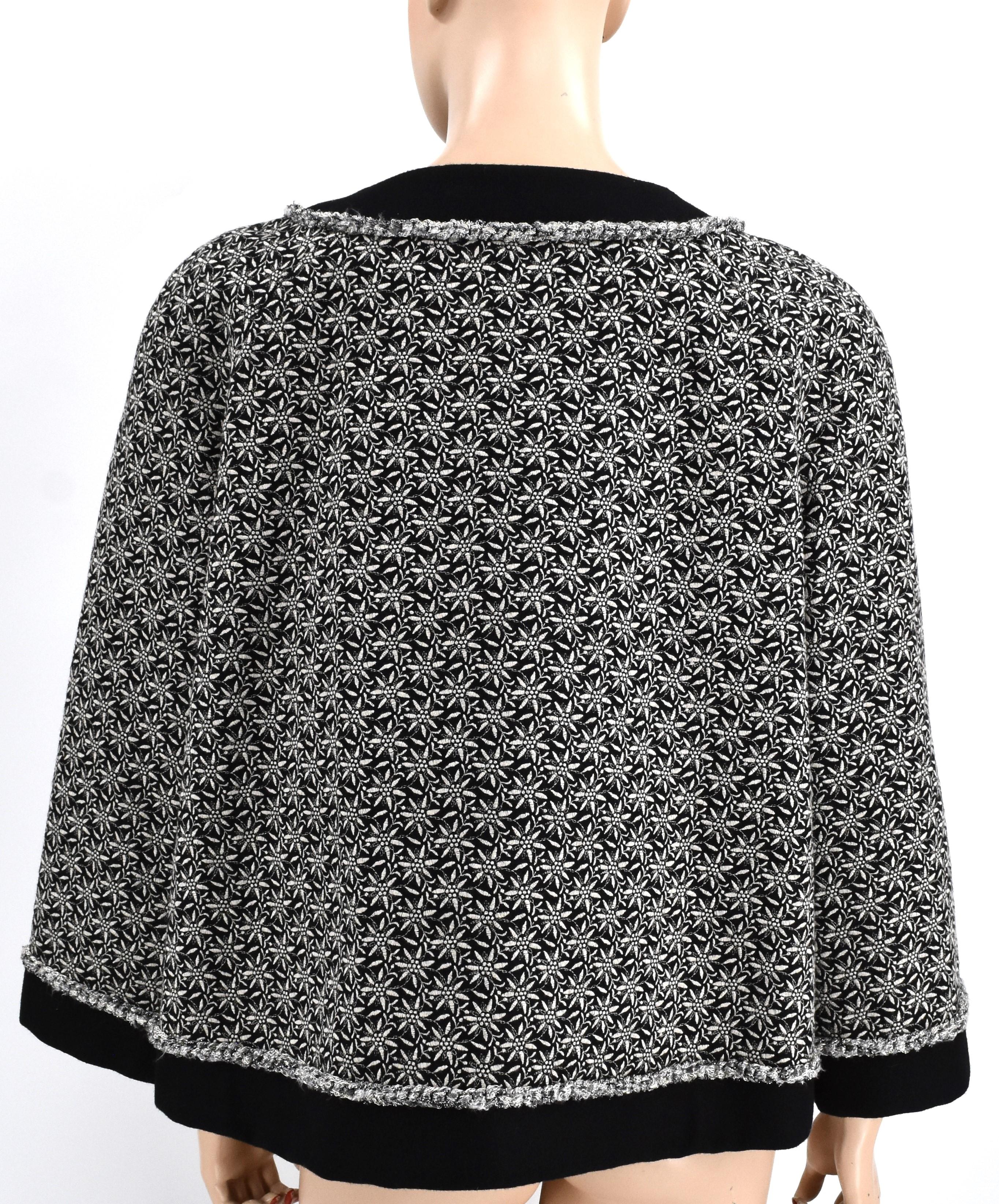 Black NWT Chanel 15A Paris Salzburg jacket Size 40 For Sale