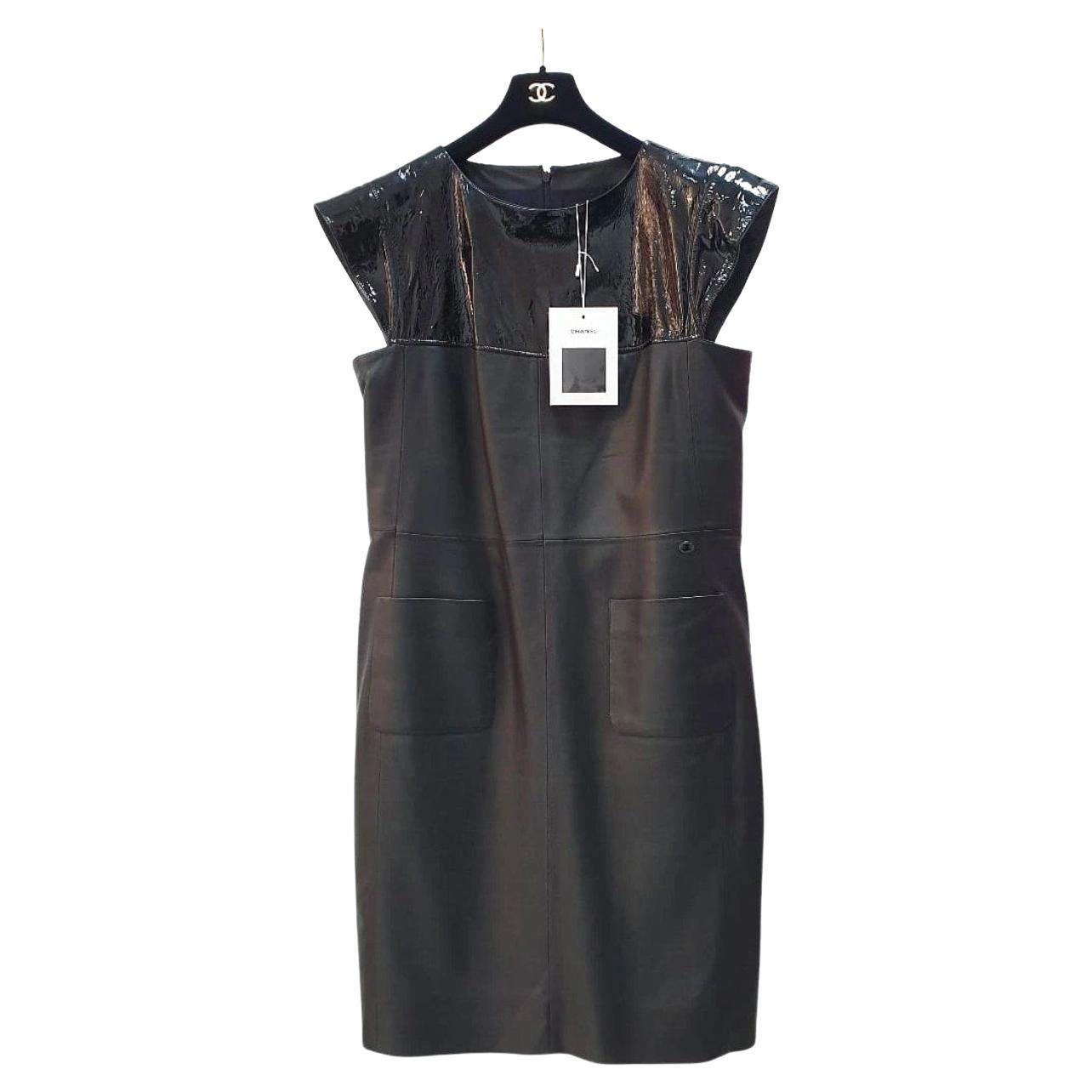NWT Chanel 18S Schwarz Lammfell Mini Kleid Sz.50 im Angebot