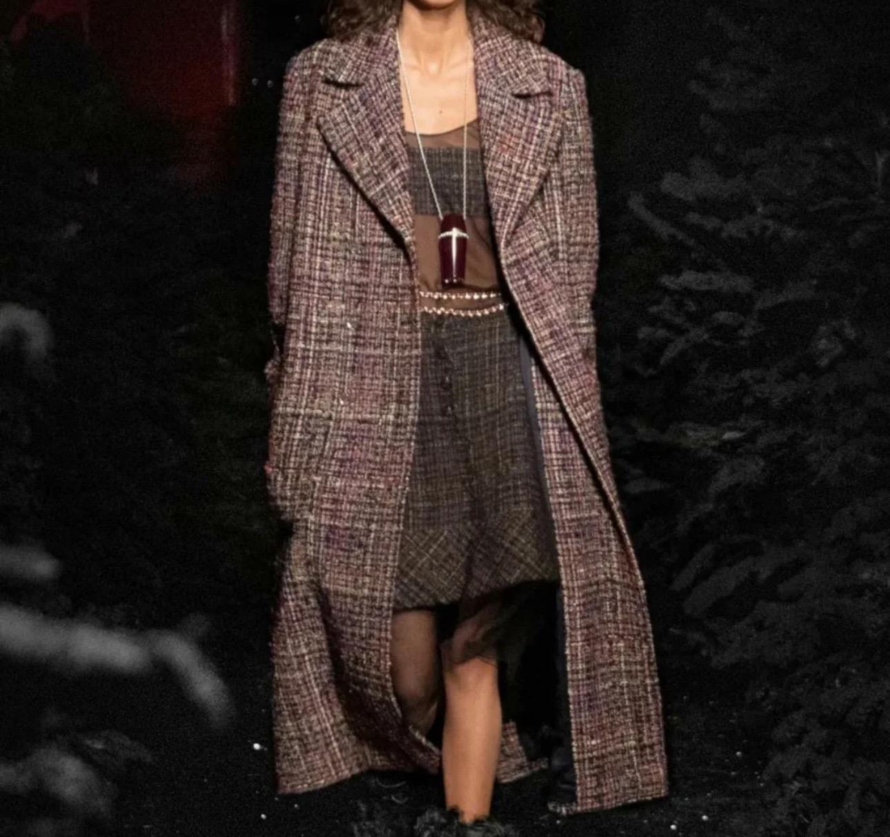NWT Chanel 2021 Tweed Pattern Coat Sz.42 For Sale 2