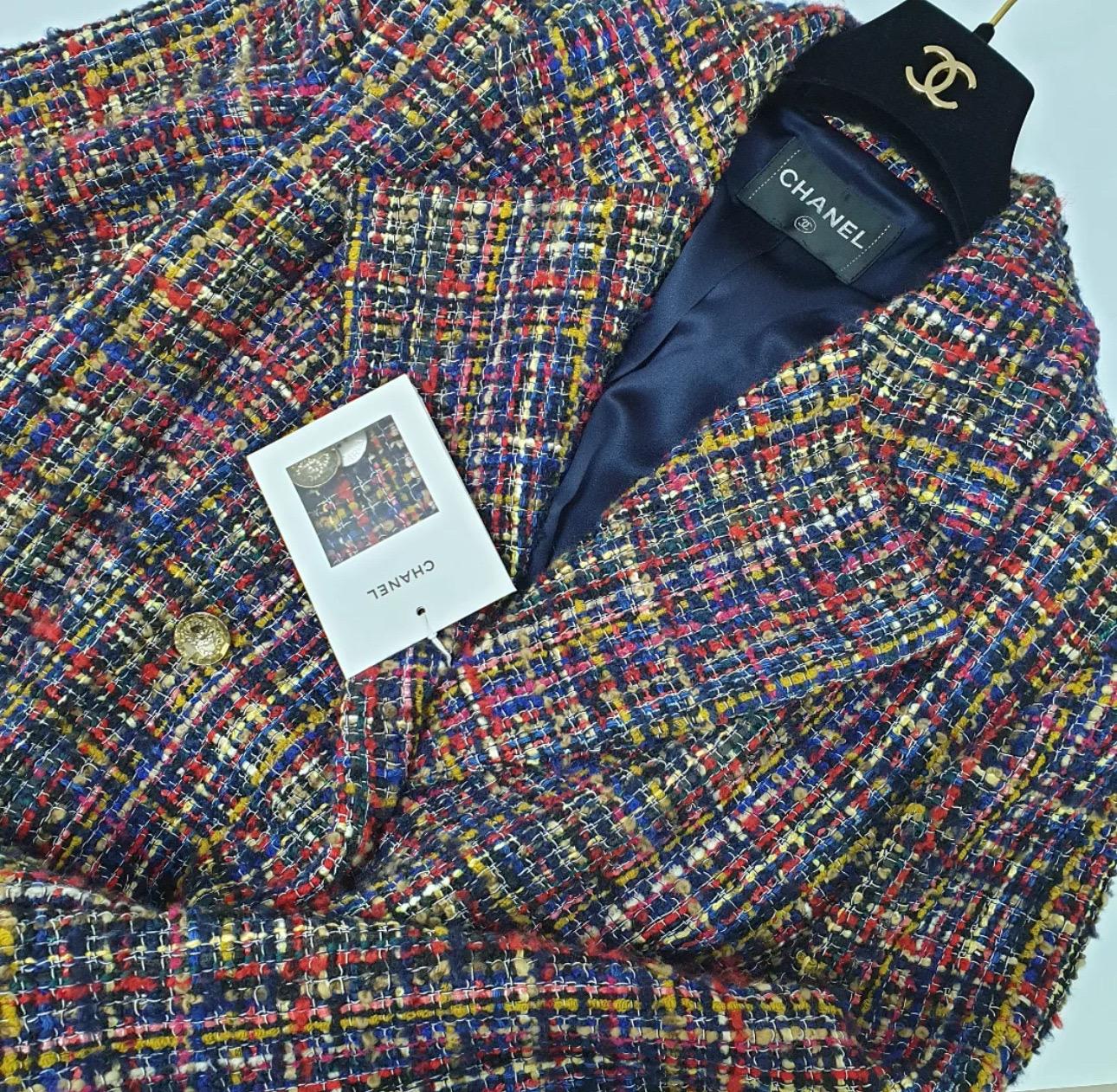 NWT Chanel 2021 Tweed Pattern Coat Sz.42 For Sale 3