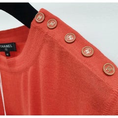 NWT Chanel Koralle rot CC Knöpfe Jersey Top Sz.40