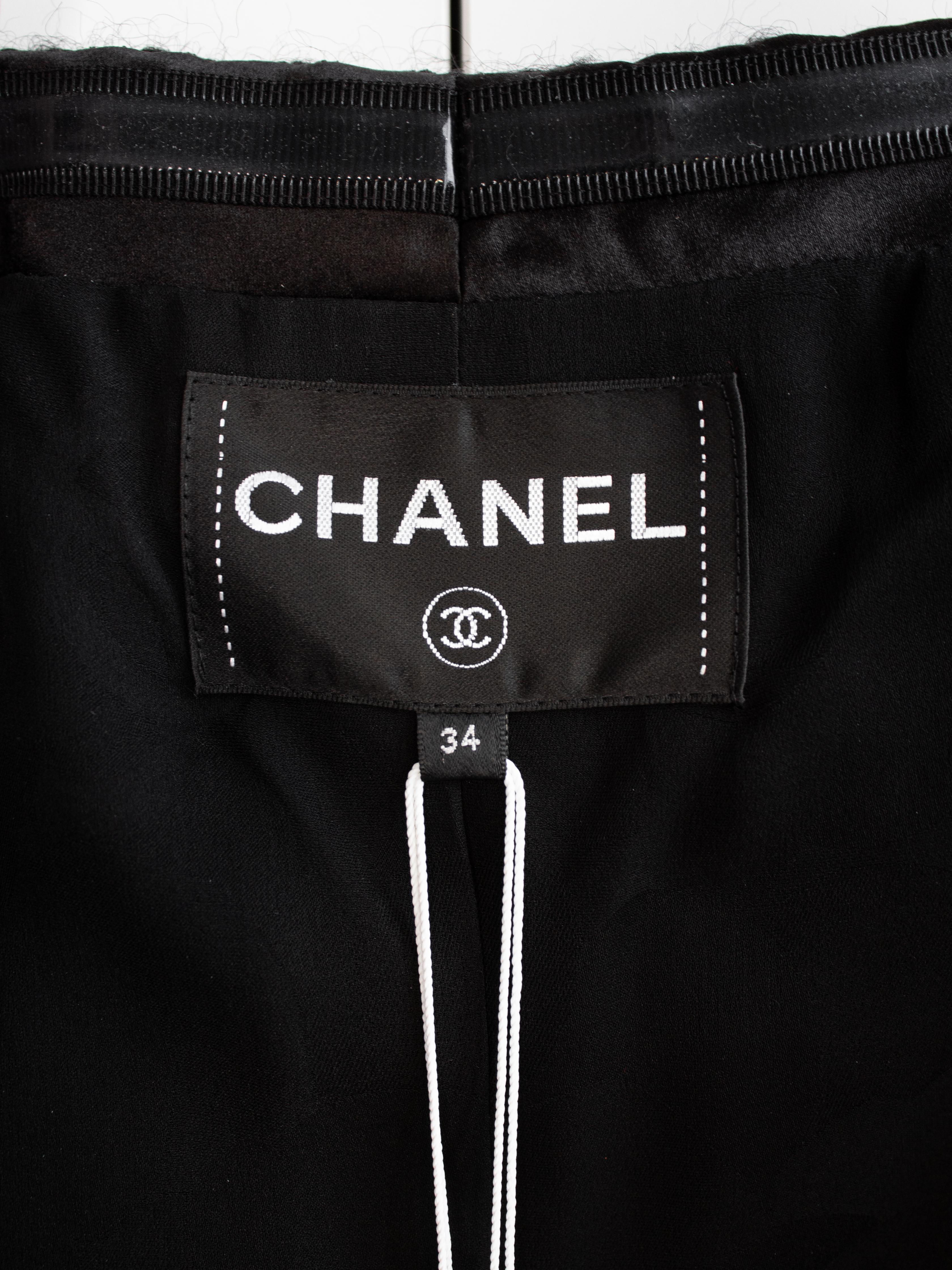 NWT Chanel F/W 2021 Metiers D'Art Chateau Des Dames Black Off-Shoulder Jacket 11