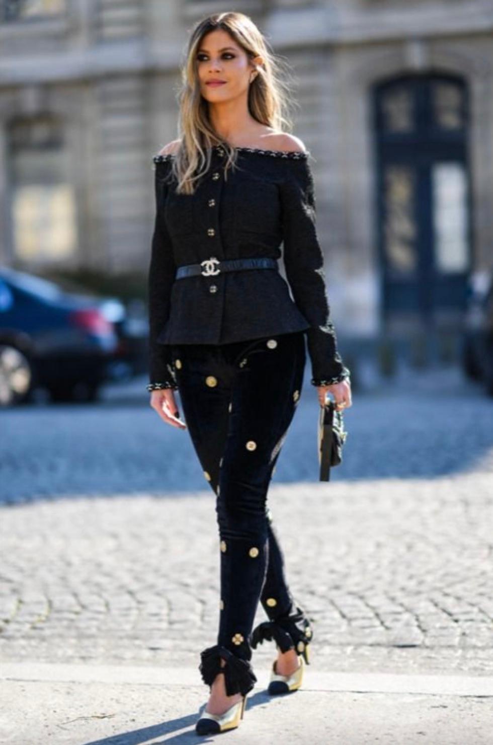 NWT Chanel F/W 2021 Metiers D'Art Chateau Des Dames Black Off-Shoulder Jacket 15