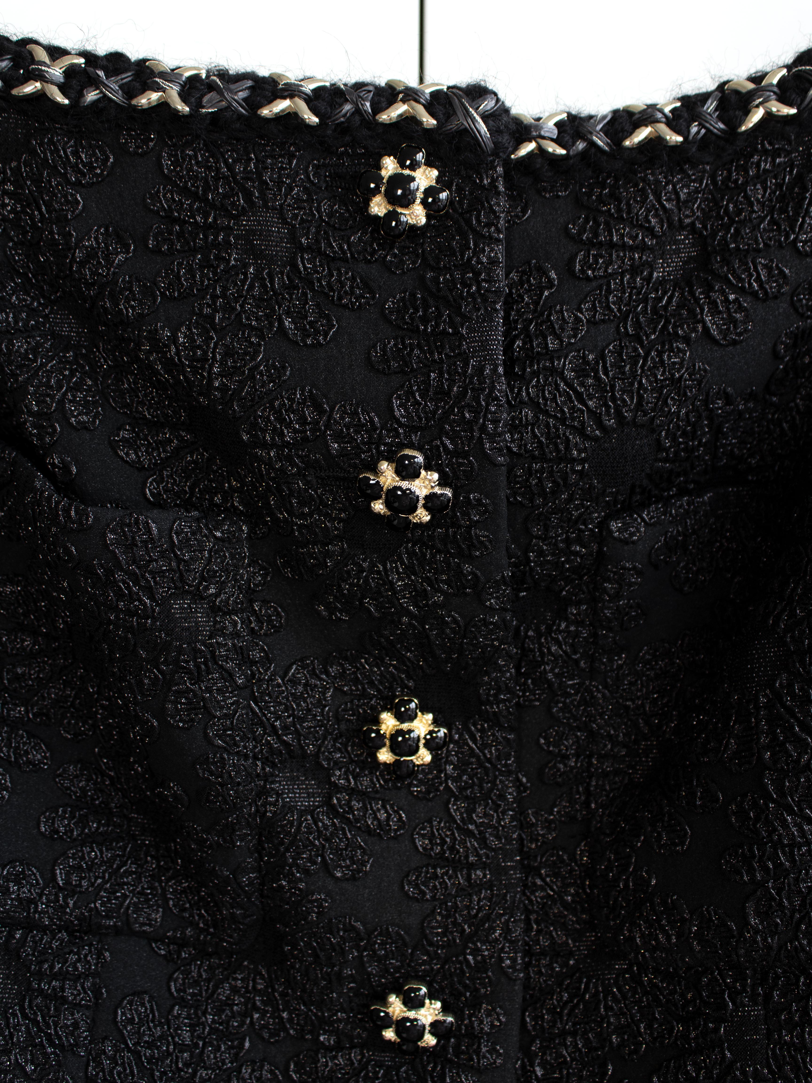 NWT Chanel F/W 2021 Metiers D'Art Chateau Des Dames Black Off-Shoulder Jacket 5
