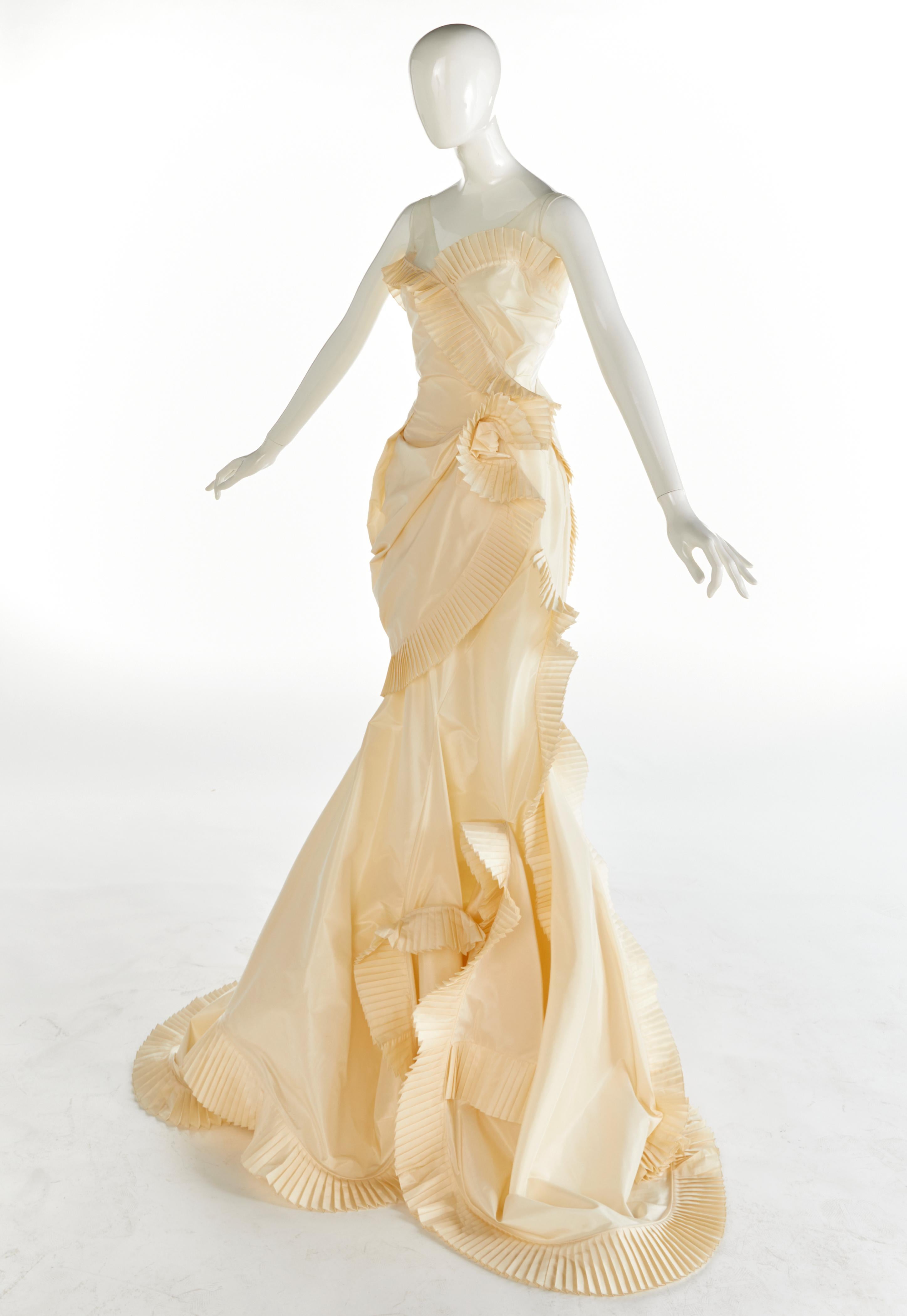 New with tags, this never-before-worn archival piece has been carefully stored for the past 18 years, preserving its pristine condition.

An absolutely stunning and rare masterpiece by John Galliano, featuring intricate pleated fabric designed to