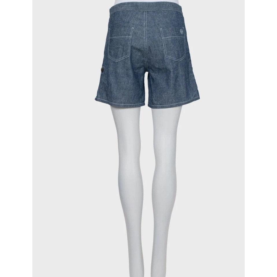 Élevez votre garde-robe avec ce short en denim Christian Dior. Doté de détails patch uniques et d'un design classique, ce short est parfait pour ajouter une touche de luxe à votre look décontracté.

Taille : IT40, ce qui correspond à un S