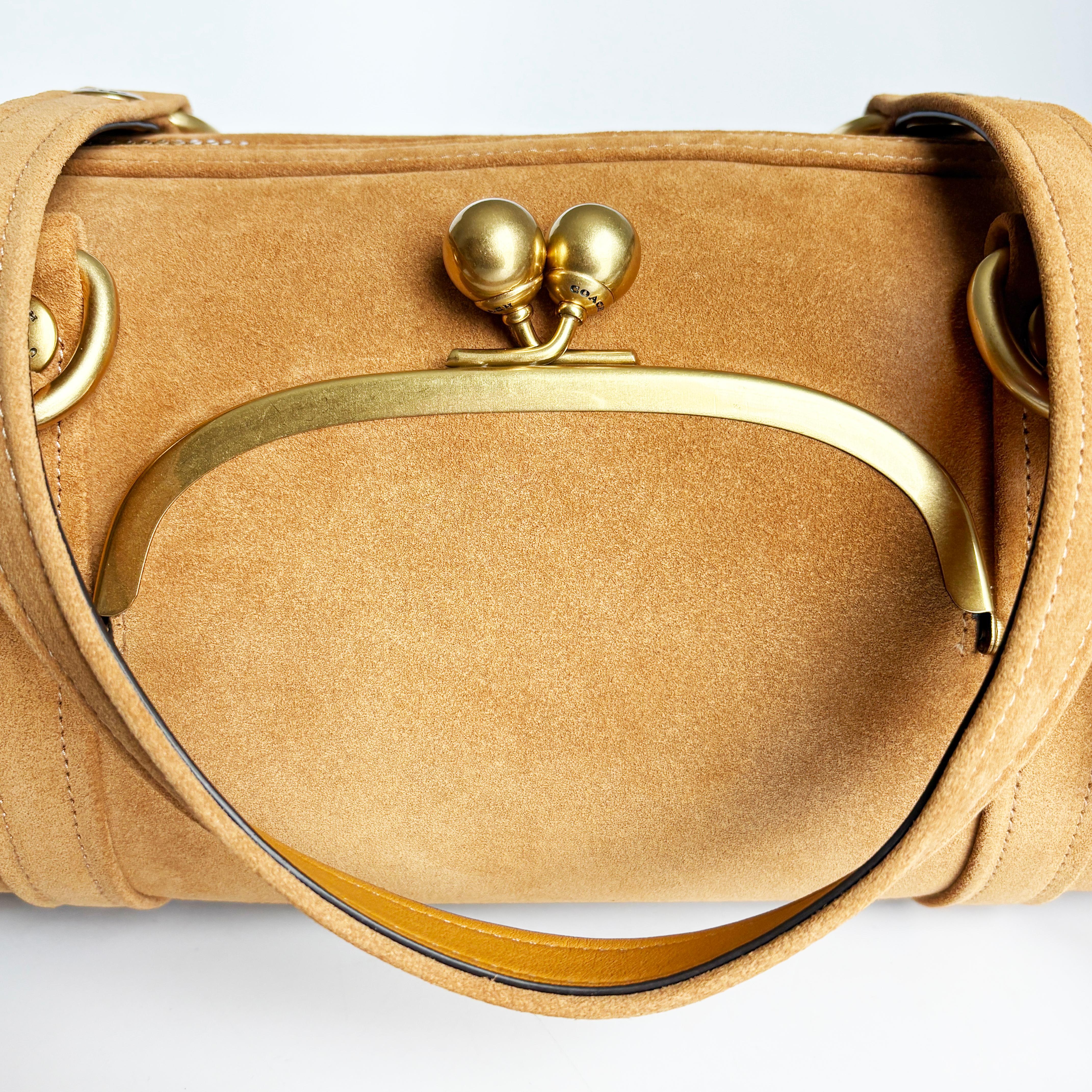 Orange NWT Coach Originals Kisslock Barrel Bag Caramel Suede Leather Limited Edition en vente