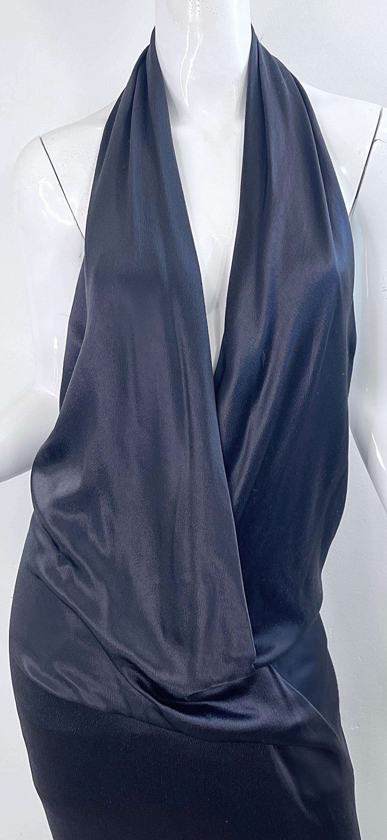 Donna Karan, défilé automne 2010 - Taille 10 - Robe en soie gris anthracite à décolleté plongeant en vente 1