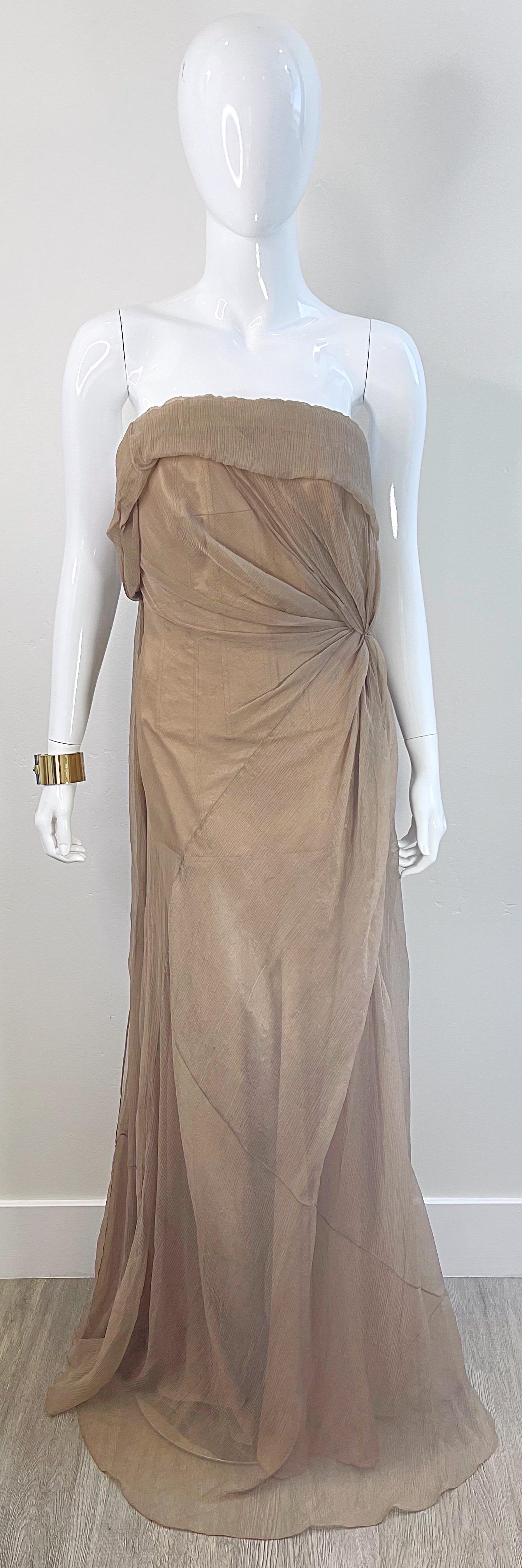 NWT Donna Karan Fall 2011 Runway Silk Organza Size 4 / 6 Nude Gold Gown Dress Pour femmes en vente