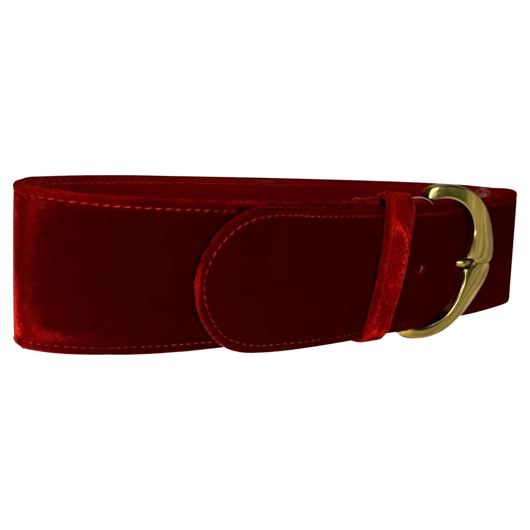 NWT Early 1990 Gianni Versace Red Velvet Gold Tone Pearl Accent Belt (ceinture en velours rouge avec perles)  en vente 1