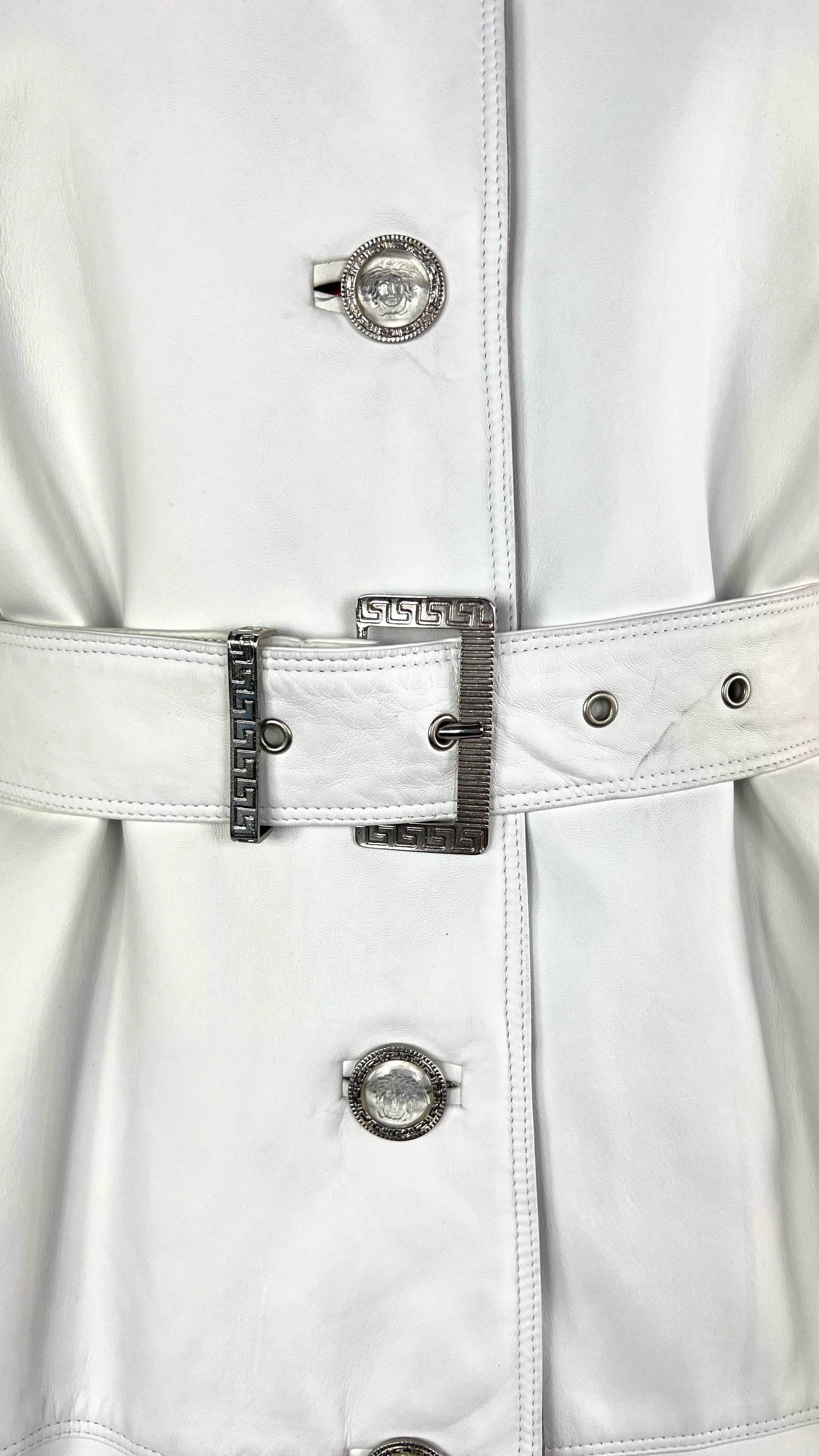 NWT F/W 1995 Gianni Versace Pasarela Blanco Cuero Plata Satén Medusa Coche Abrigo en venta 6
