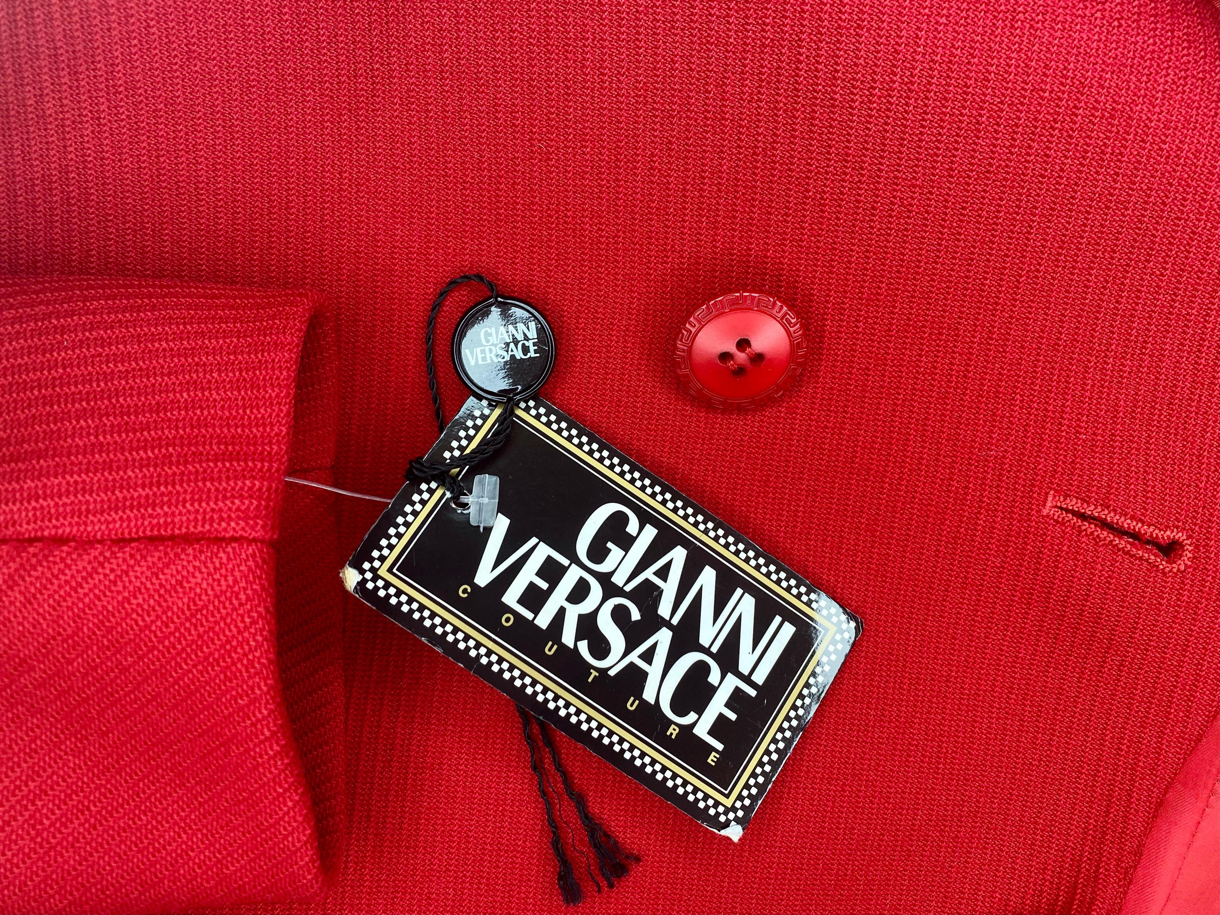 NWT A/I 1997 Gianni Versace Final Runway Red Wool Belted Gonna Suit New in vendita 4
