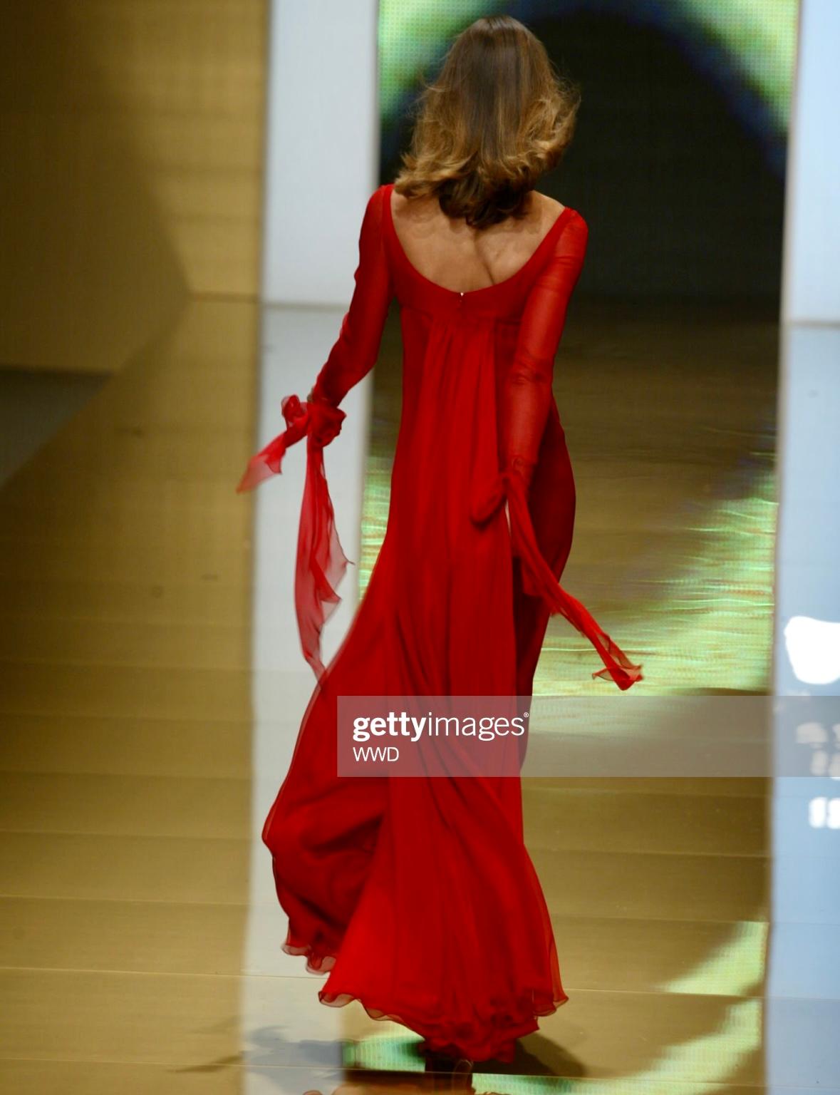 NWT F/W 2002 Valentino Garavani Runway Finale Red Silk Chiffon Train Gown In Excellent Condition For Sale In West Hollywood, CA