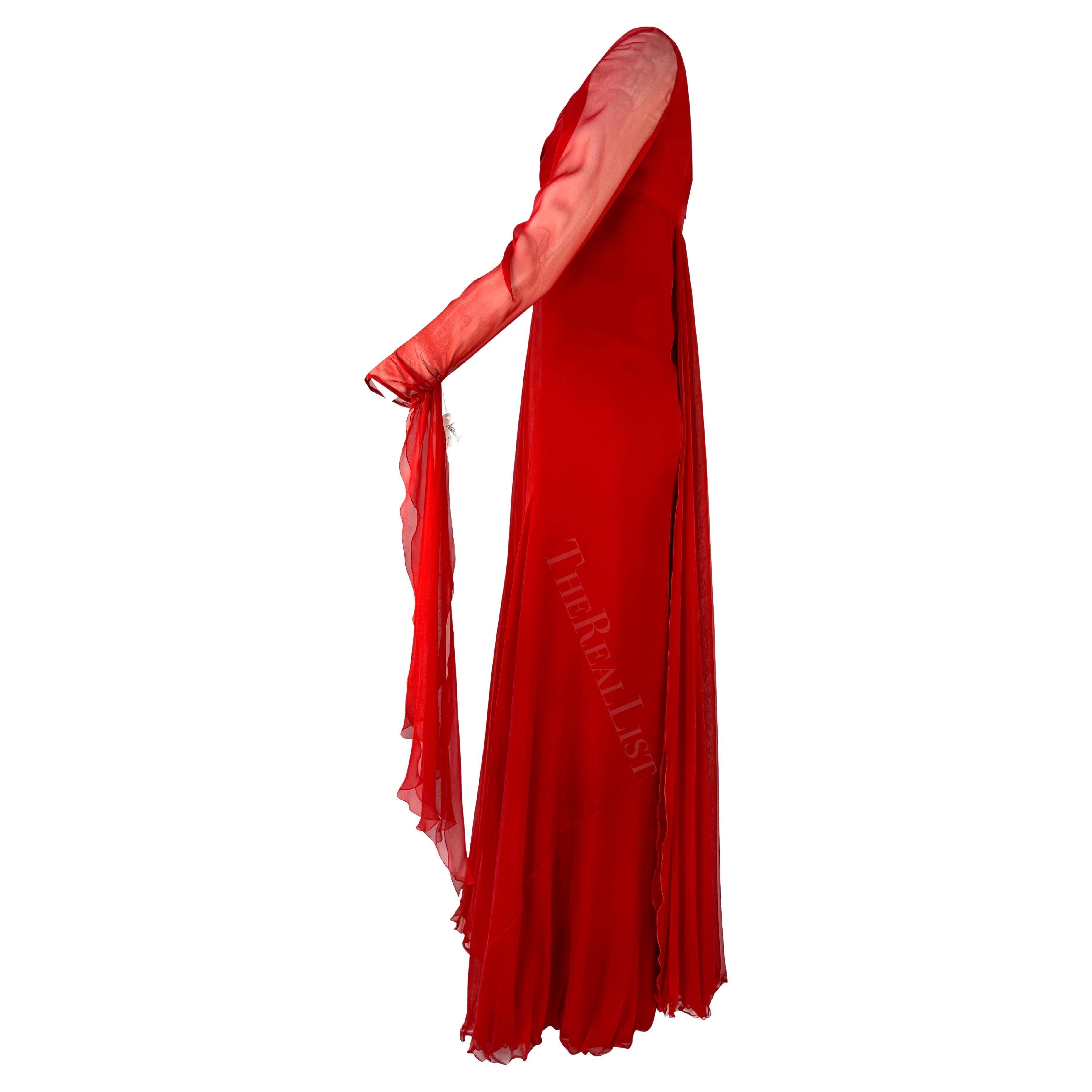 NWT F/W 2002 Valentino Garavani Runway Finale Robe à traîne en mousseline de soie rouge Pour femmes en vente