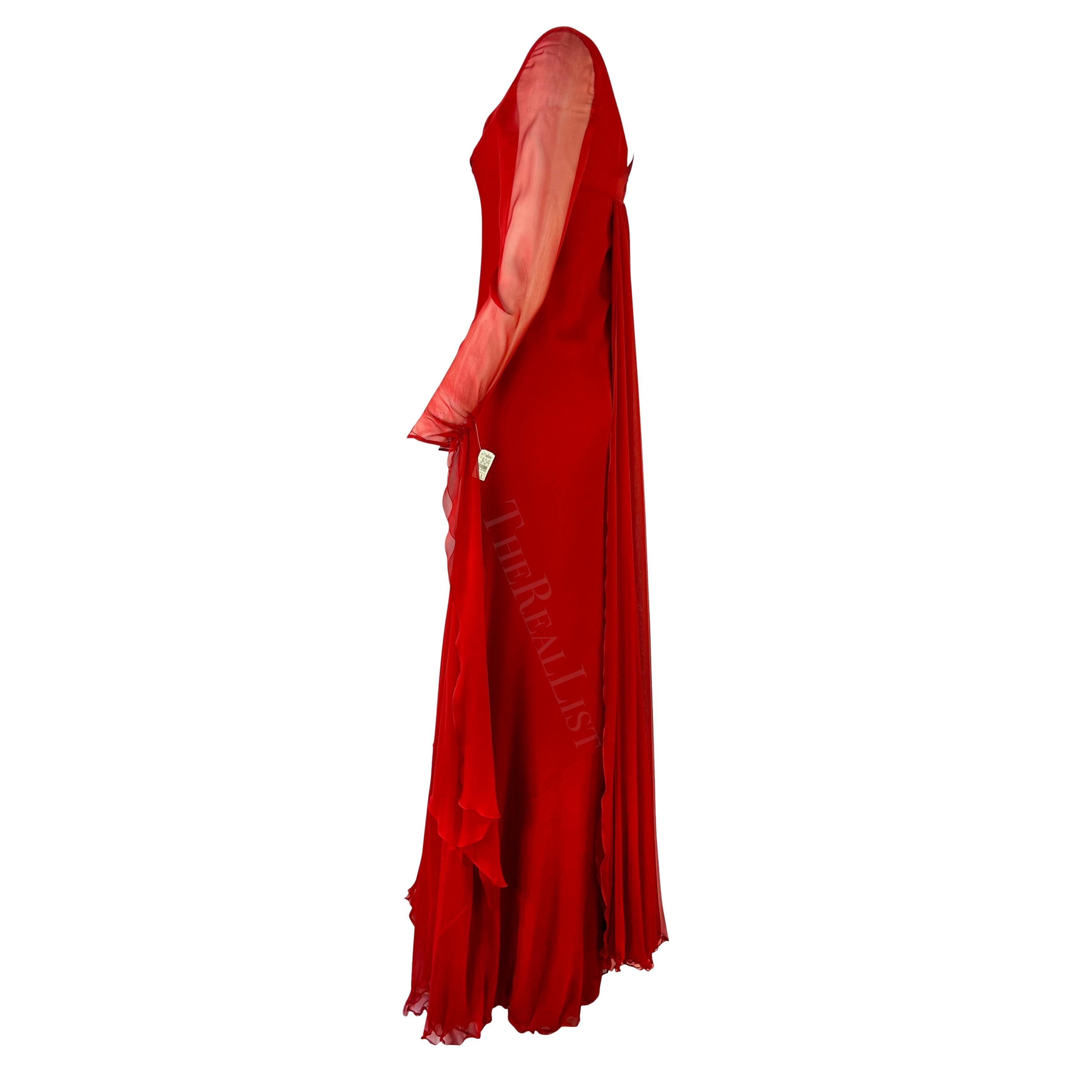 NWT F/W 2002 Valentino Garavani Runway Finale Robe à traîne en mousseline de soie rouge en vente 2