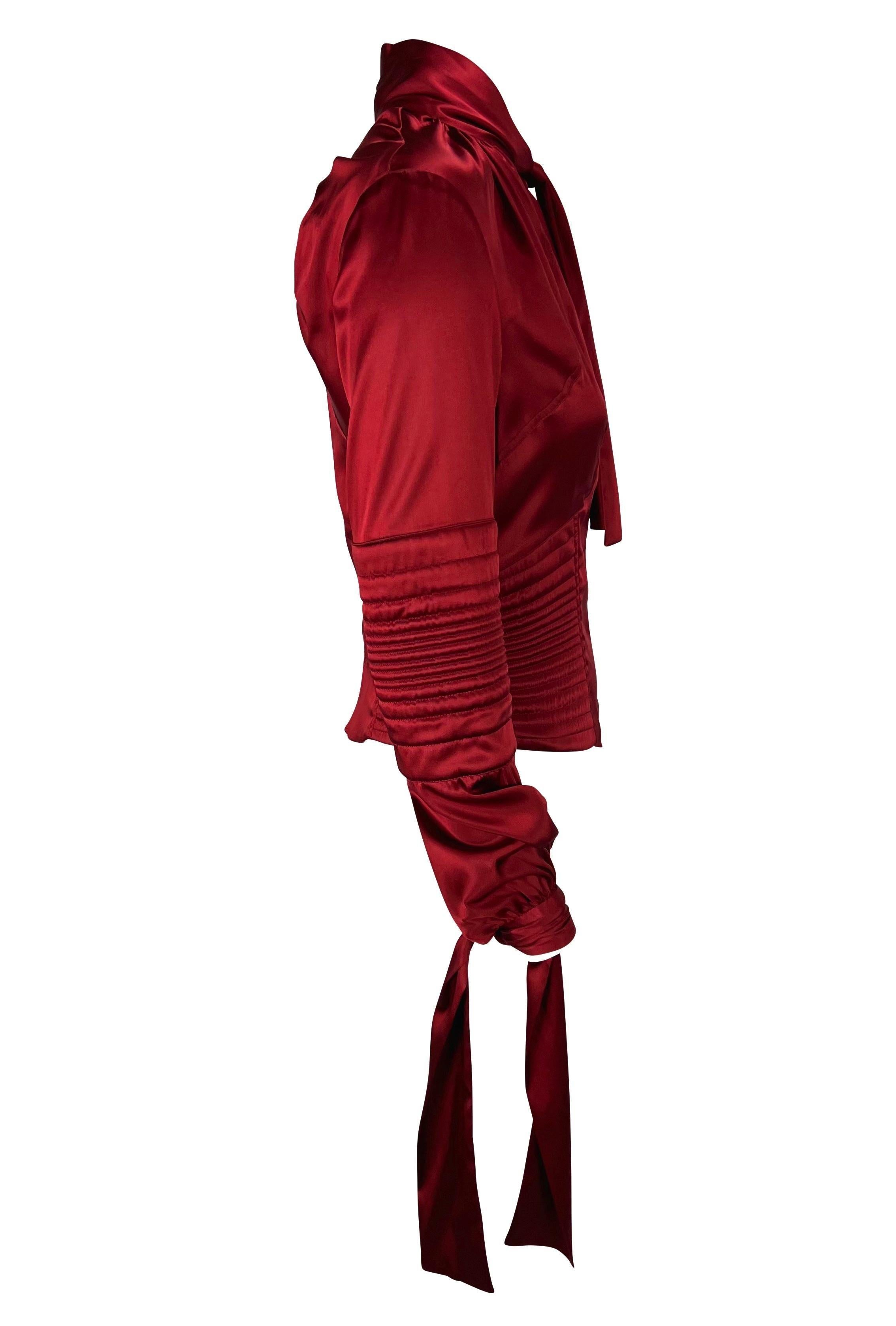 Donna NWT A/I 2003 Gucci by Tom Ford Camicetta a cravatta con corsetto trapuntato in raso stretch rosso intenso in vendita