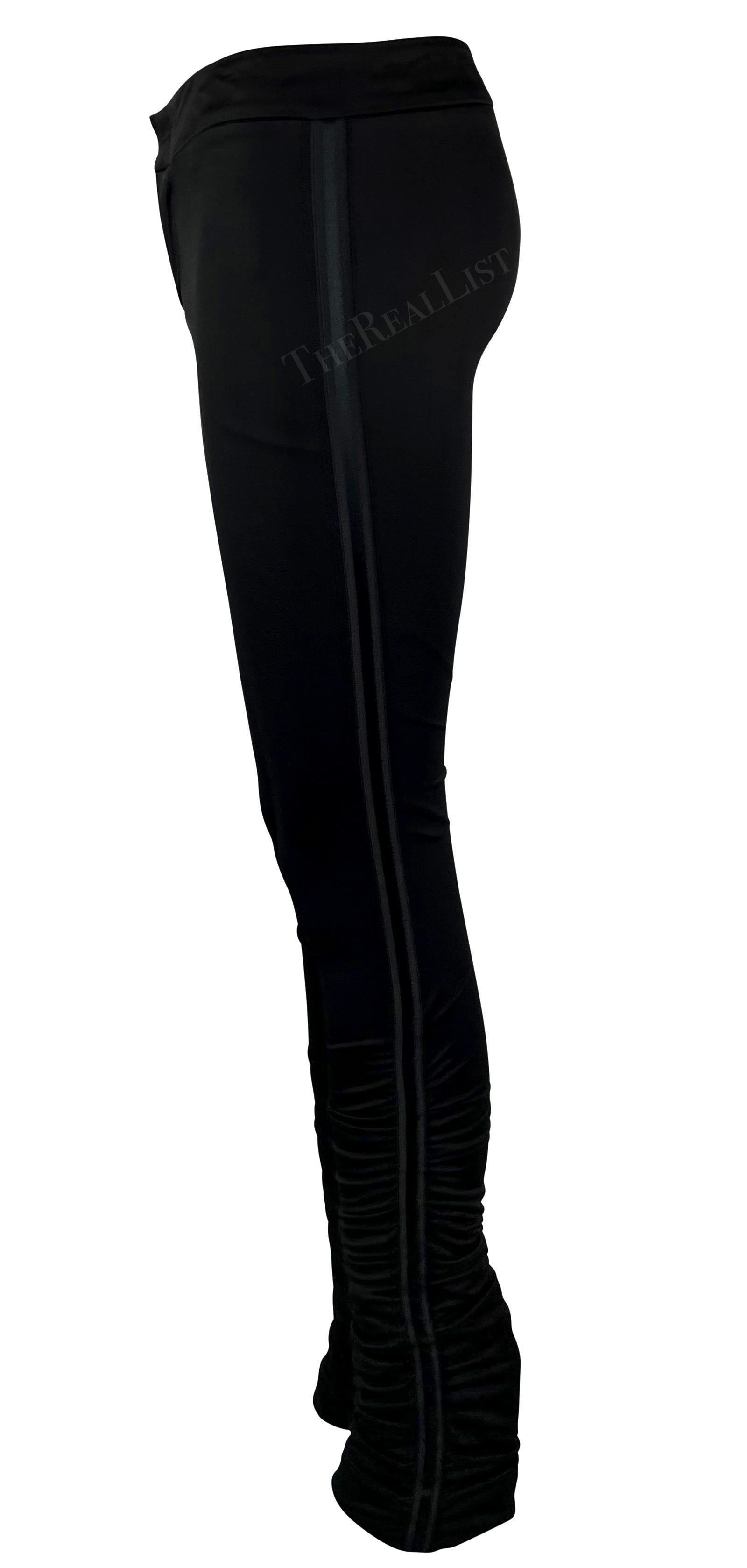 NWT F/W 2004 Gucci by Tom Ford Pantalón negro con ribetes de cintas acanaladas en venta 1
