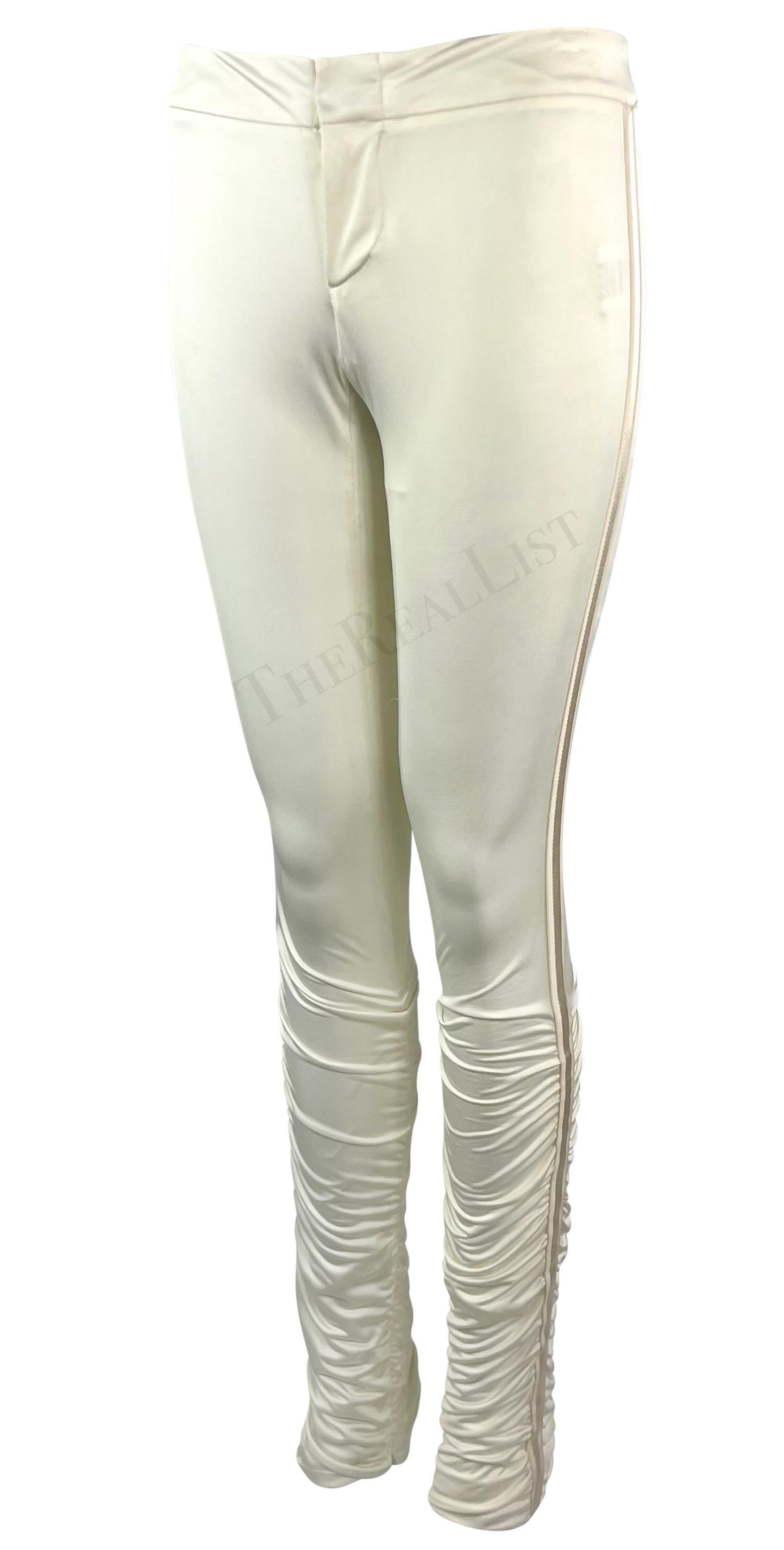 NWT F/W 2004 Gucci by Tom Ford White Ruched Satin Ribbon Trimmed Pants (Pantalon froncé en satin garni de rubans) en vente 2
