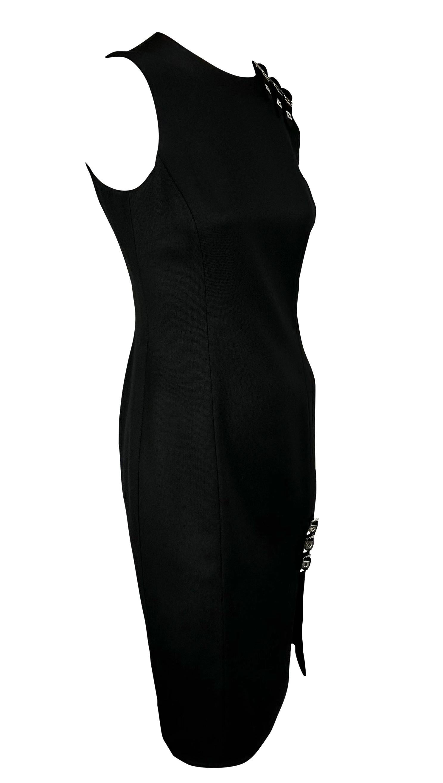 Noir Versace by Donatella, robe tunique noire à boucles en laine, neuve avec étiquette, A/H 2004  en vente