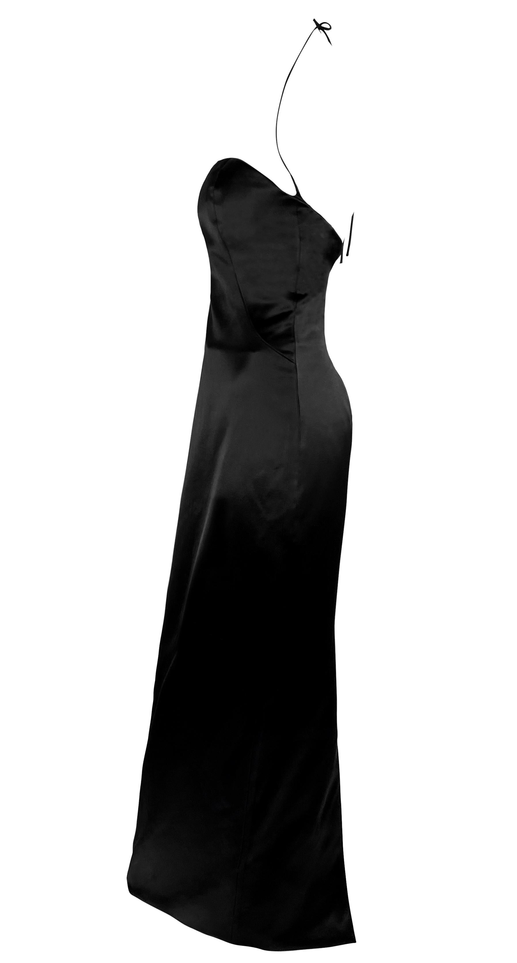 NWT F/W 2005 Alexander McQueen Robe de défilé en satin noir avec dos nu et cravate Excellent état - En vente à West Hollywood, CA