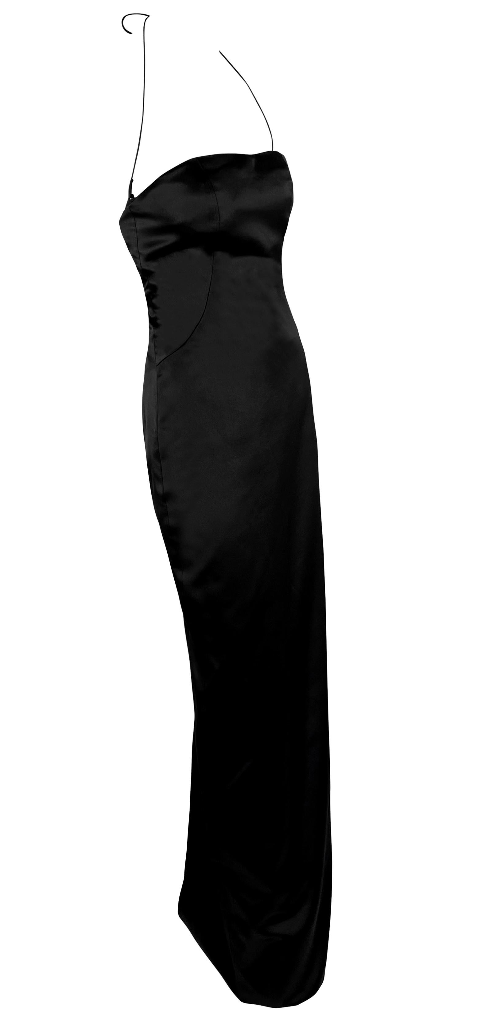 NWT F/W 2005 Alexander McQueen Robe de défilé en satin noir avec dos nu et cravate en vente 2