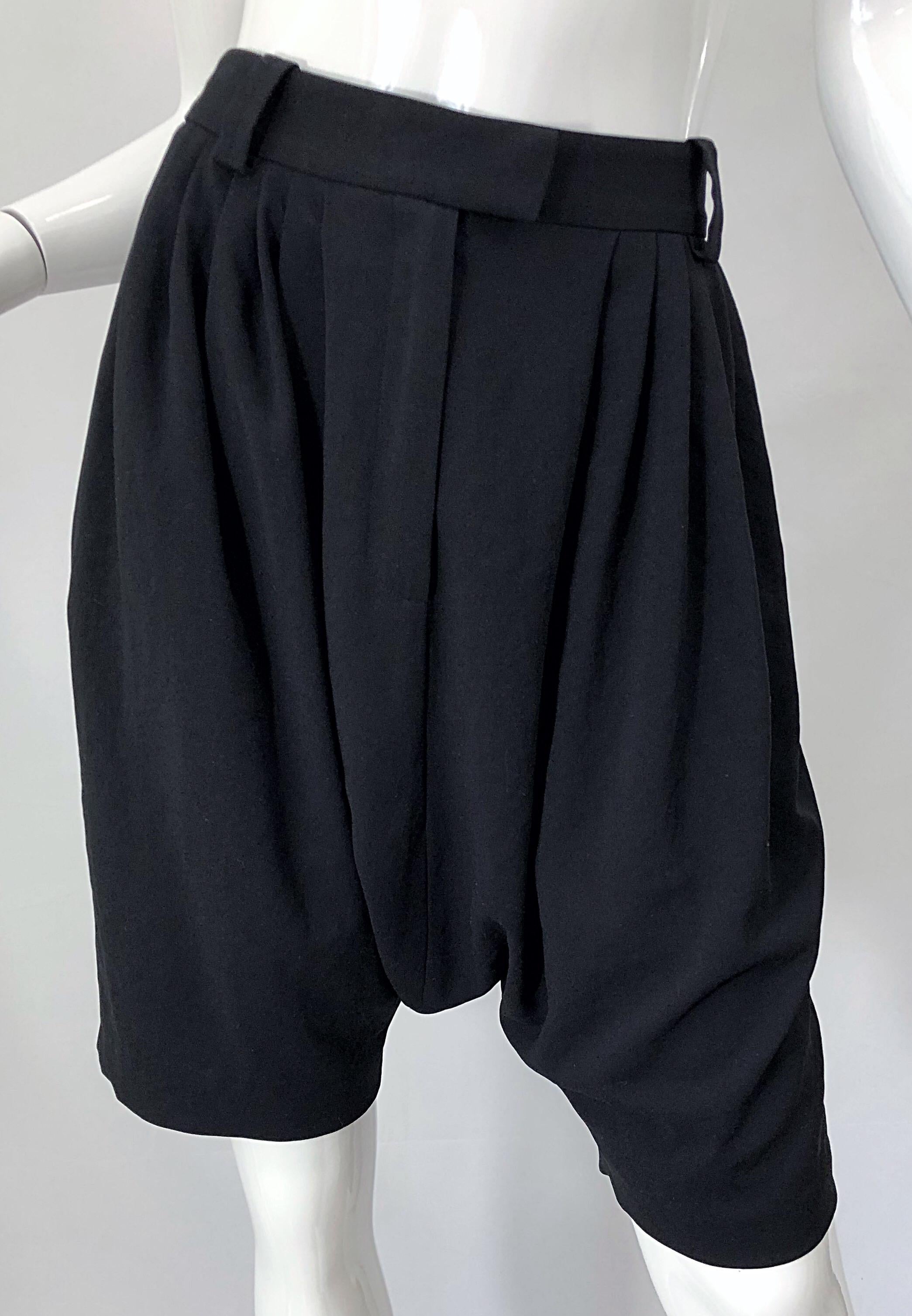 NWT Givenchy by Clare Waight Keller Size 40 / 8 Black Drop Crotch / Waist Shorts For Sale 5
