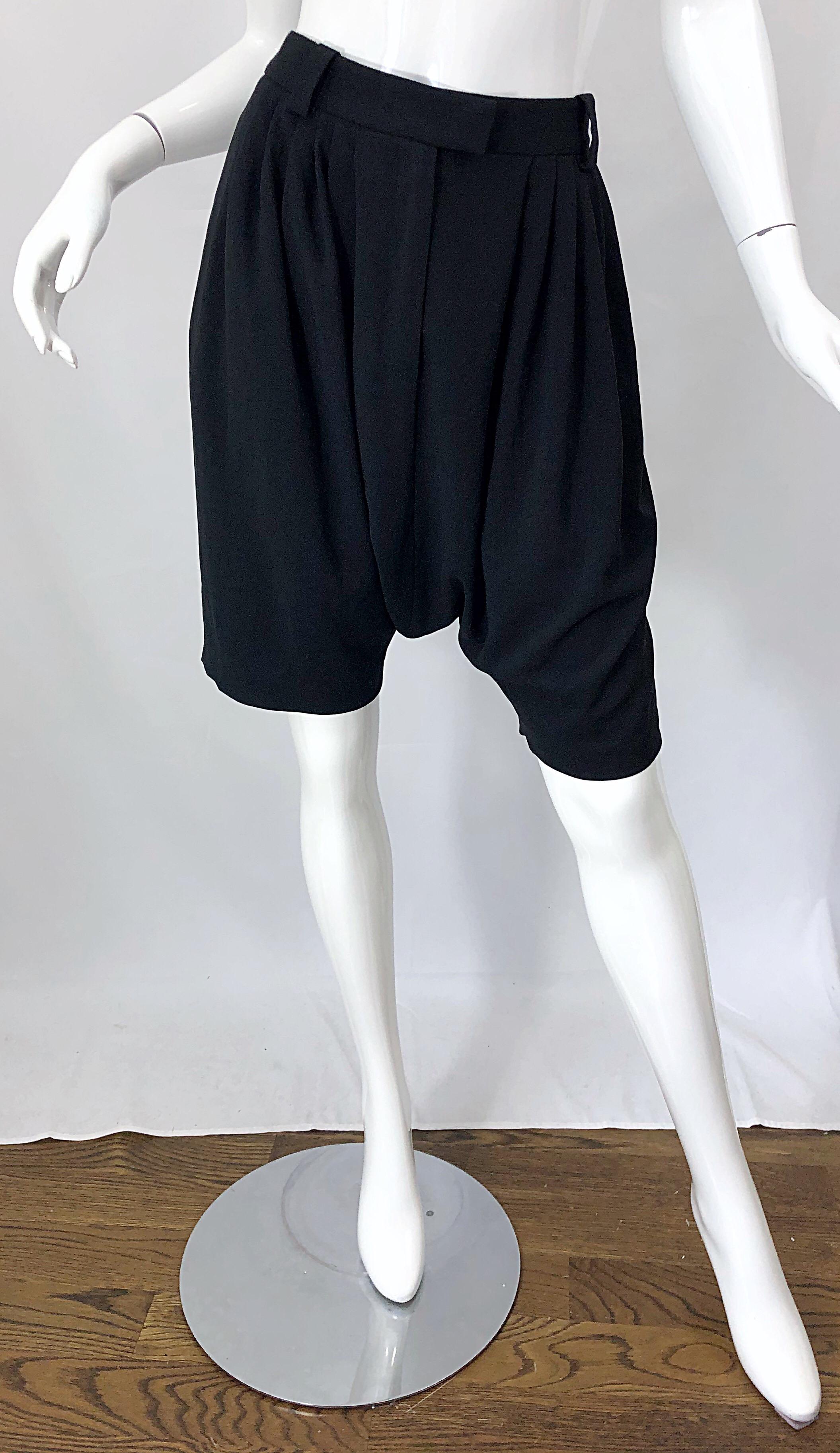 NWT Givenchy by Clare Waight Keller Size 40 / 8 Black Drop Crotch / Waist Shorts For Sale 7