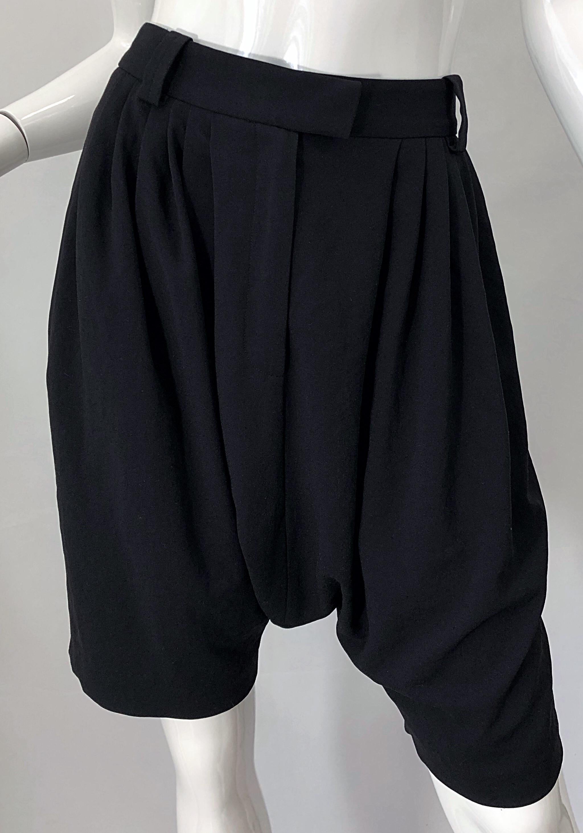 NWT Givenchy by Clare Waight Keller Size 40 / 8 Black Drop Crotch / Waist Shorts In New Condition For Sale In San Diego, CA