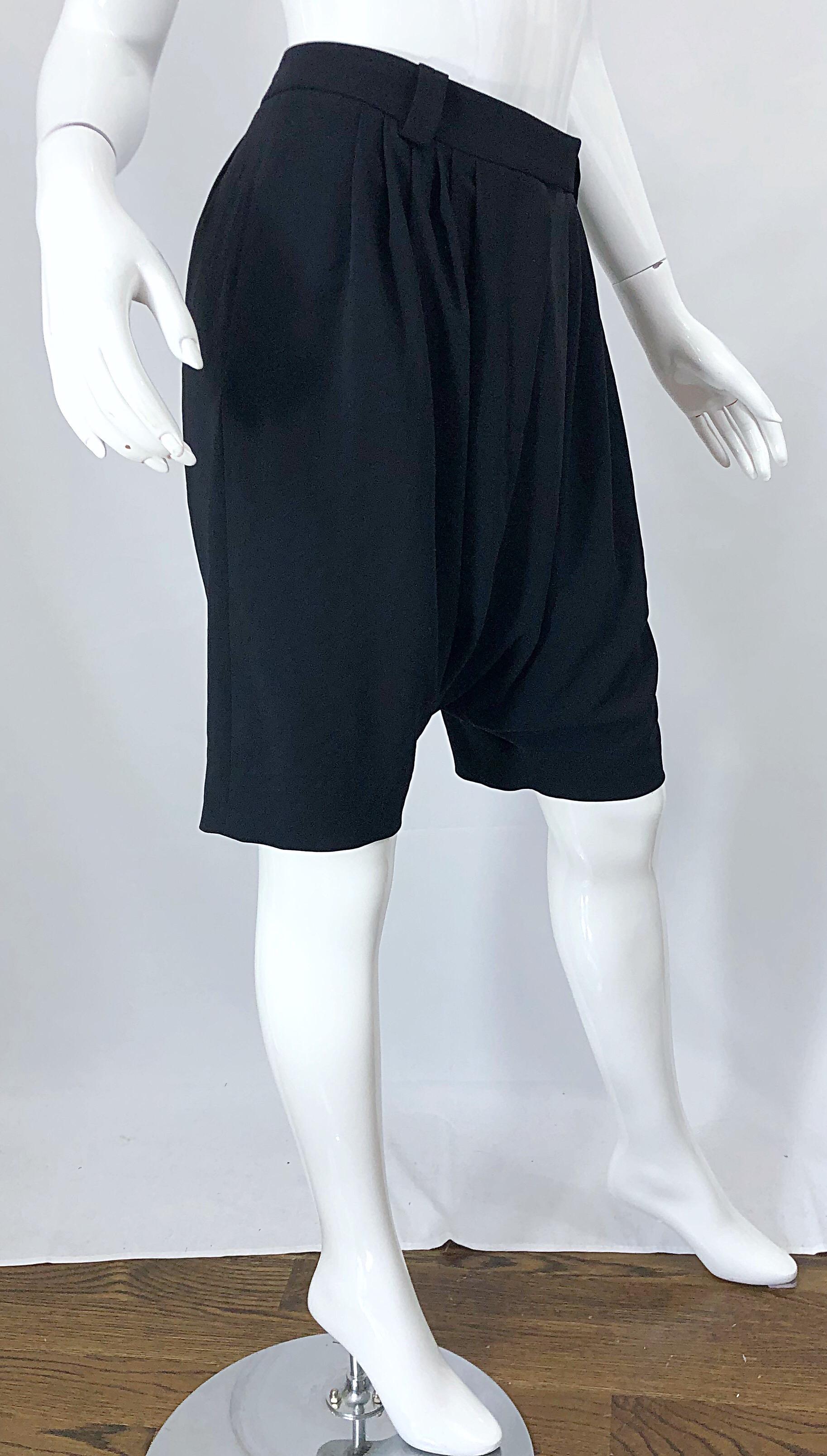 NWT Givenchy by Clare Waight Keller Size 40 / 8 Black Drop Crotch / Waist Shorts For Sale 2