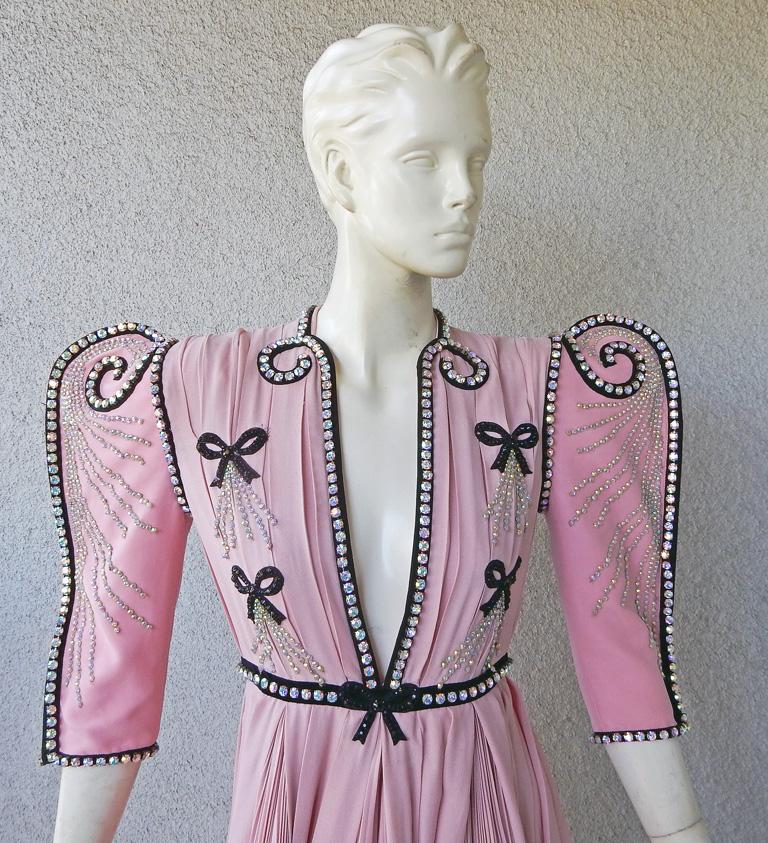 NWT Gucci $28K Laufsteg Messer plissiert Jewell Kleid von Alessandro Michele im Angebot 1