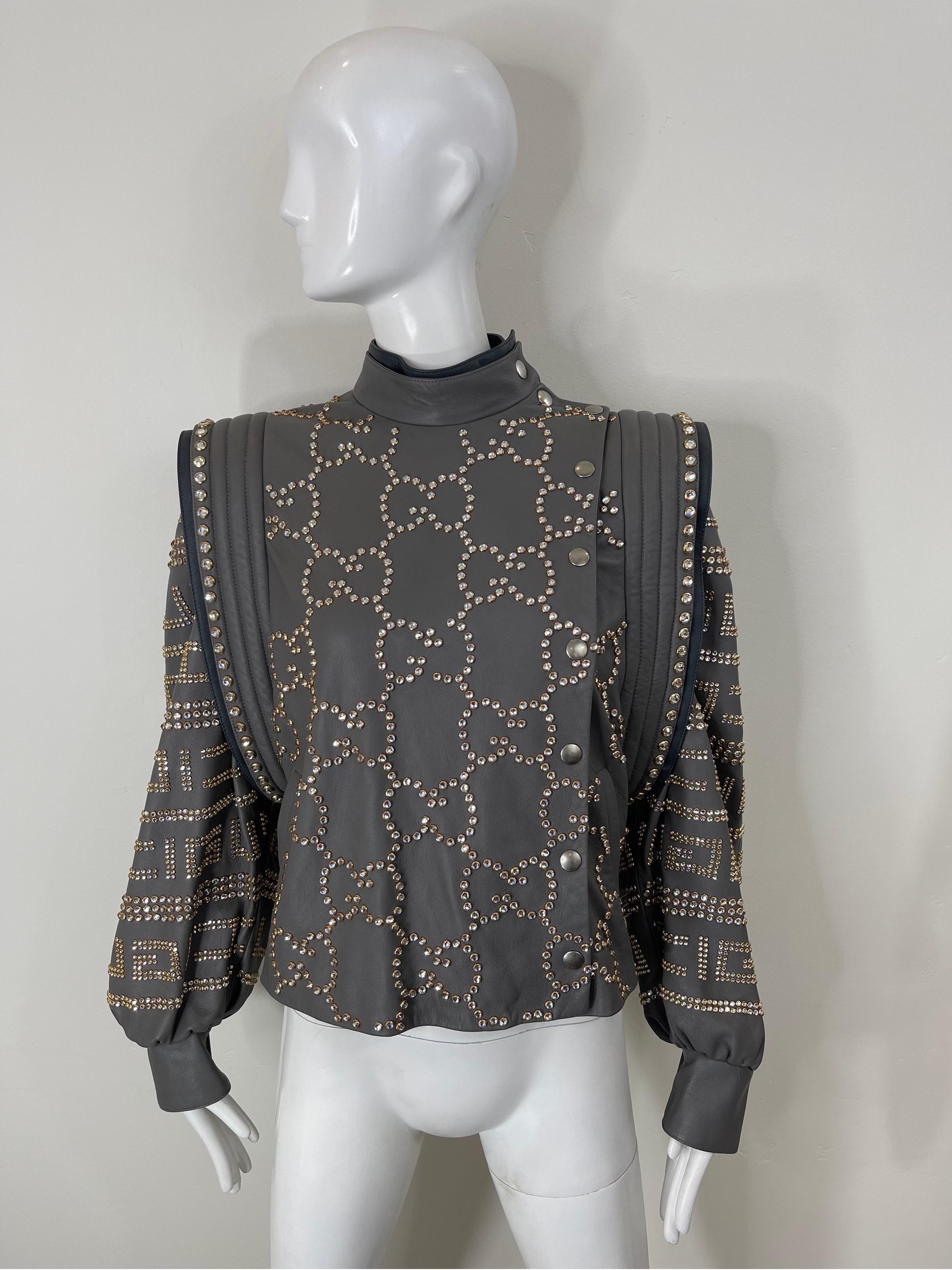 NWT GUCCI F/W 2018 Runway Gray Sz 40 Leather Studded Rhinestone Jacket or Vest In New Condition For Sale In San Diego, CA