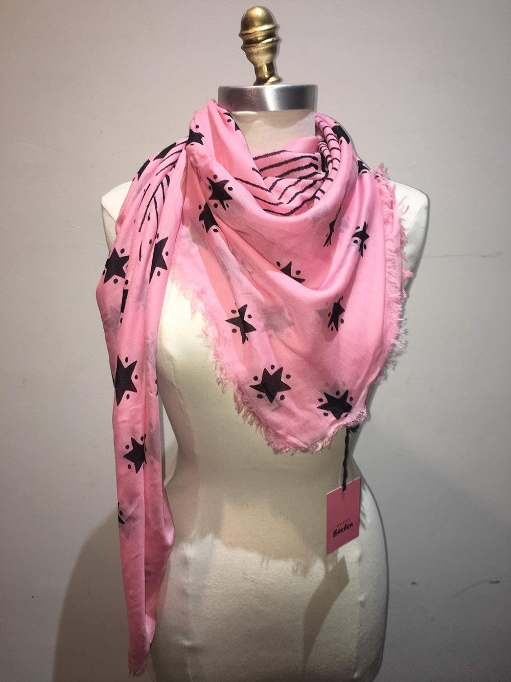 Brown NWT Gucci Garden Eye Large Shawl in Pink
