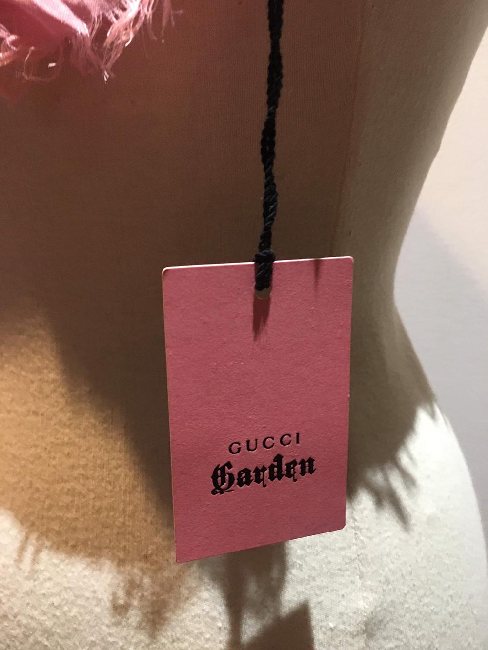 NWT Gucci Garden Eye Large Shawl in Pink In New Condition In Philadelphia, PA