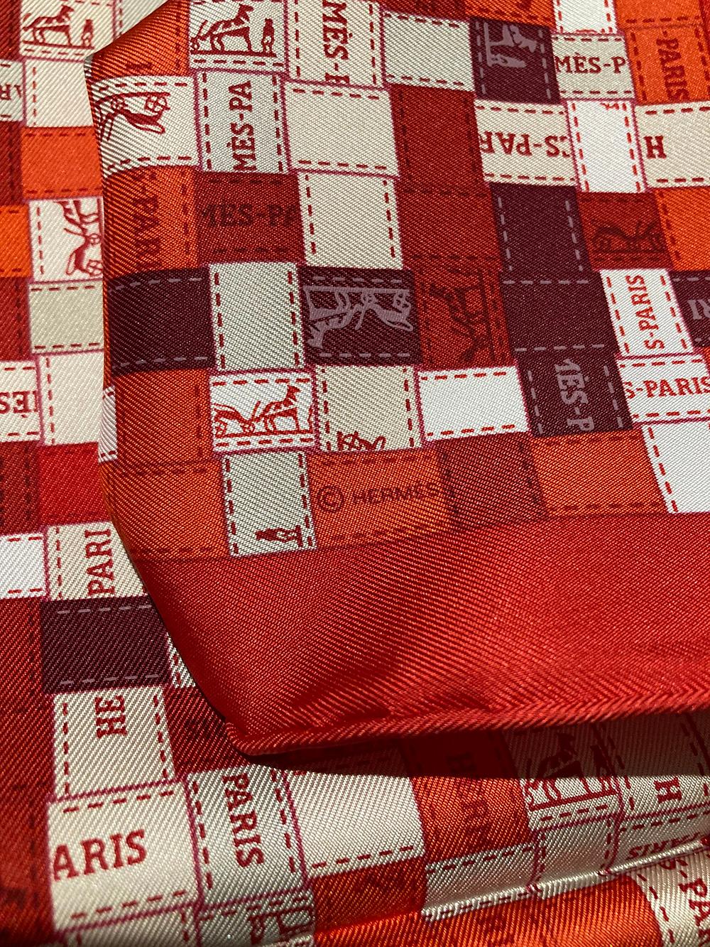 NWT Hermes Bolduc Au Carre Scarf 90 Rouge Bordeaux Gris In New Condition For Sale In Philadelphia, PA