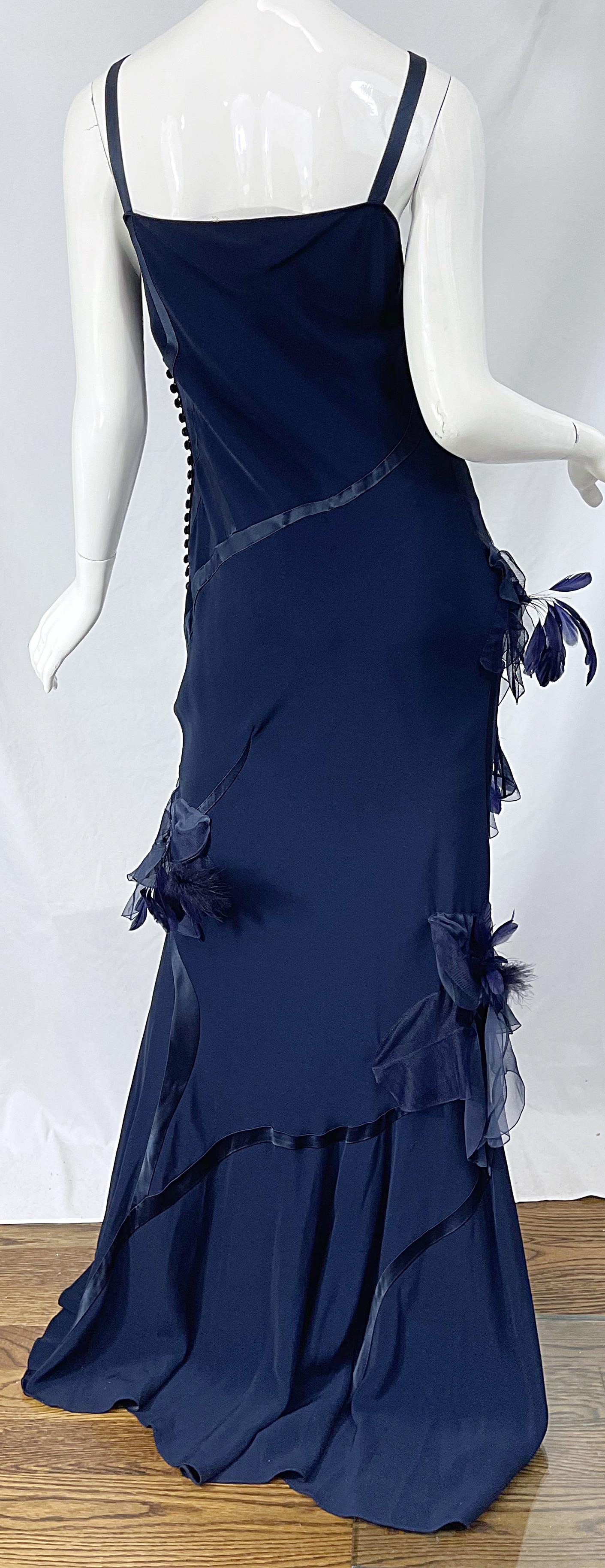 John Galliano - Robe en satin et soie à plumes bleu marine, taille 10, état neuf avec étiquettes, début des années 2000 1