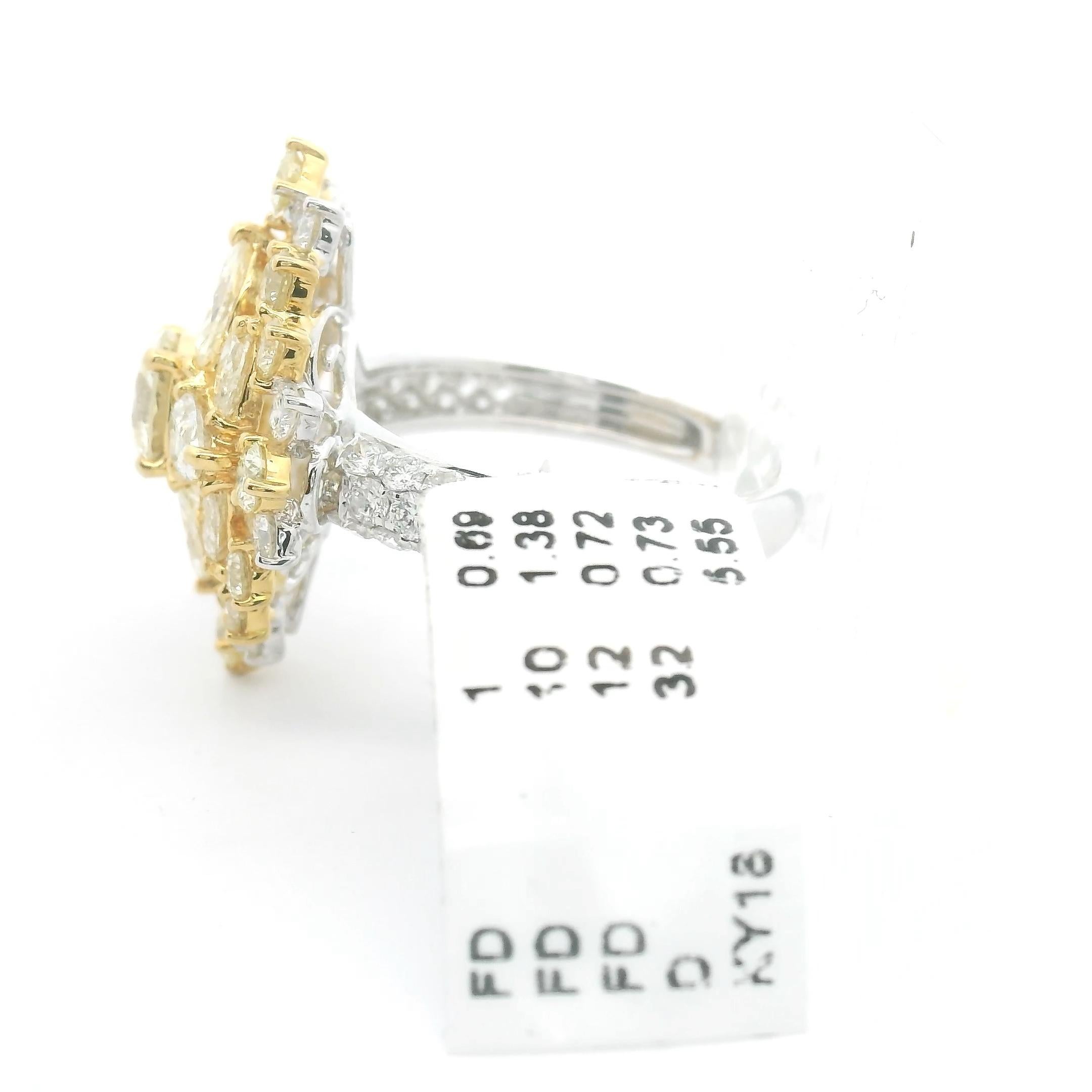 Sunshine Ring!!  Der hier gezeigte 18-karätige gelbe und weiße zweifarbige Cocktailring ist ein wahres Erbstück im Stil eines Winston-Clusterrings. Mit einem runden Brillantschliff-Mittelstein von 0,69 ct. Eine Reihe von Fancy-Birnenbrillanten