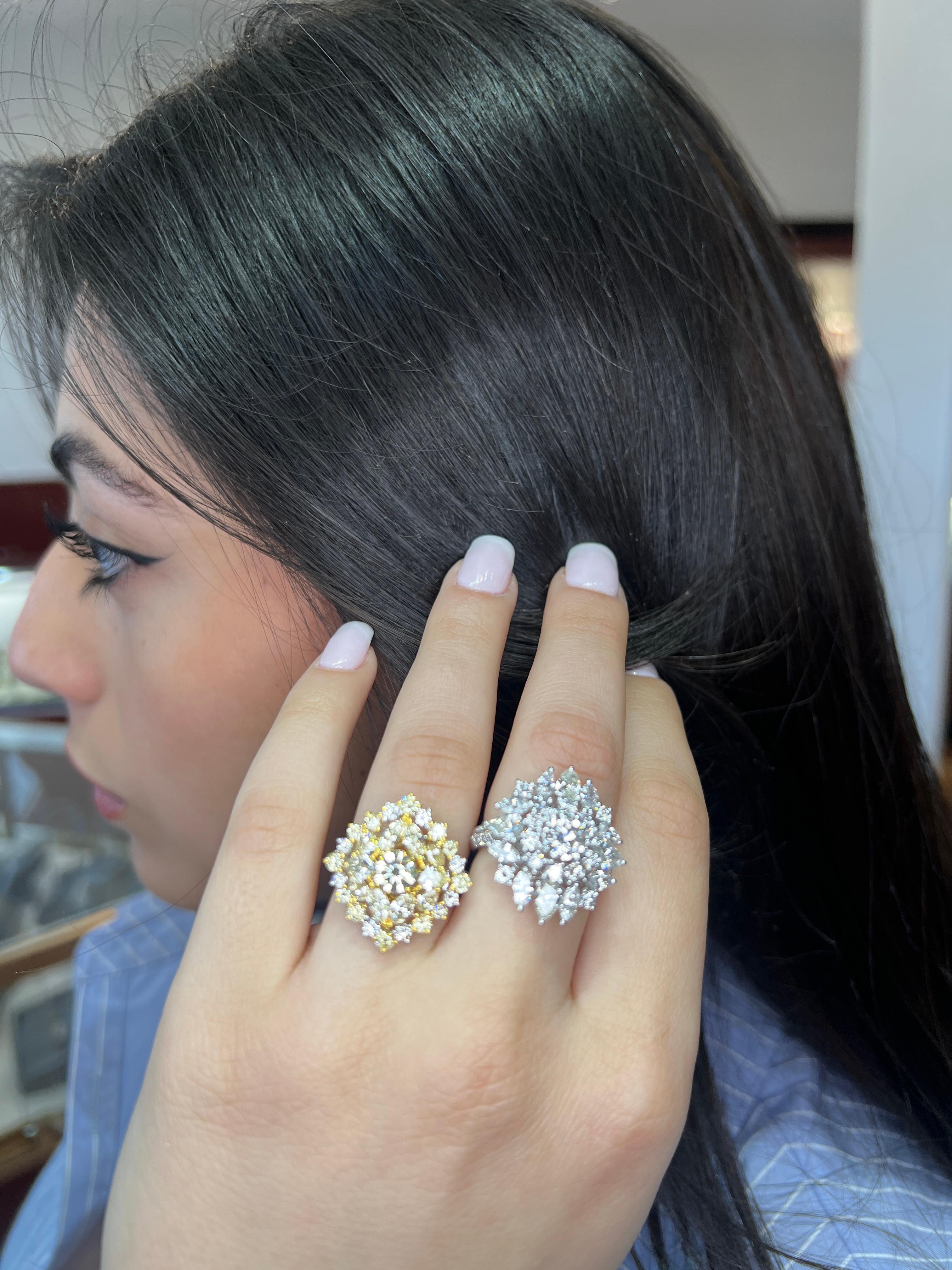 NEU Mixed Fancy Cut 3,91 Karat Diamantring, runder Mittelstein, 18k Gold (Art déco) im Angebot