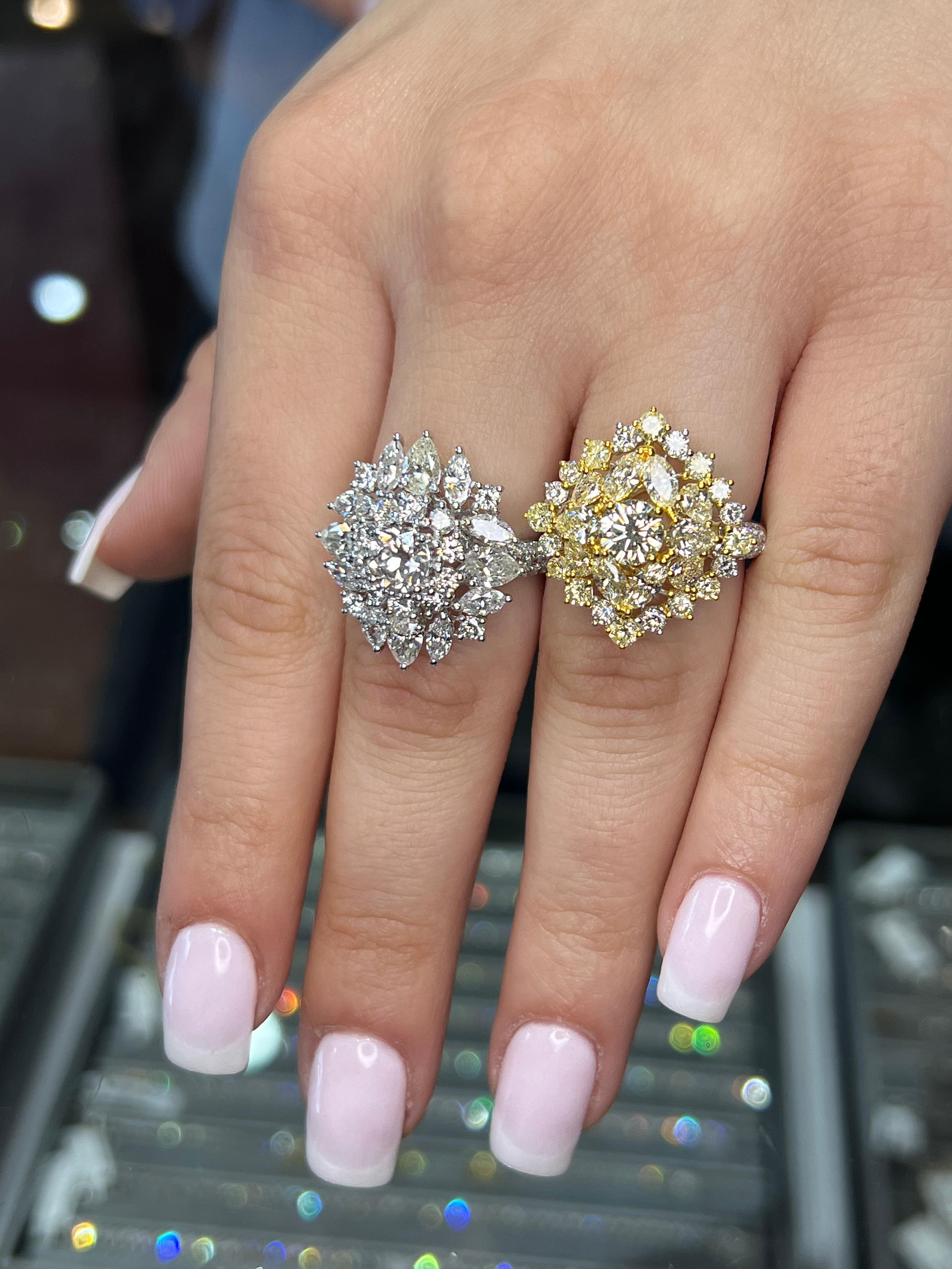 NEU Mixed Fancy Cut 3,91 Karat Diamantring, runder Mittelstein, 18k Gold im Zustand „Neu“ im Angebot in Great Neck, NY