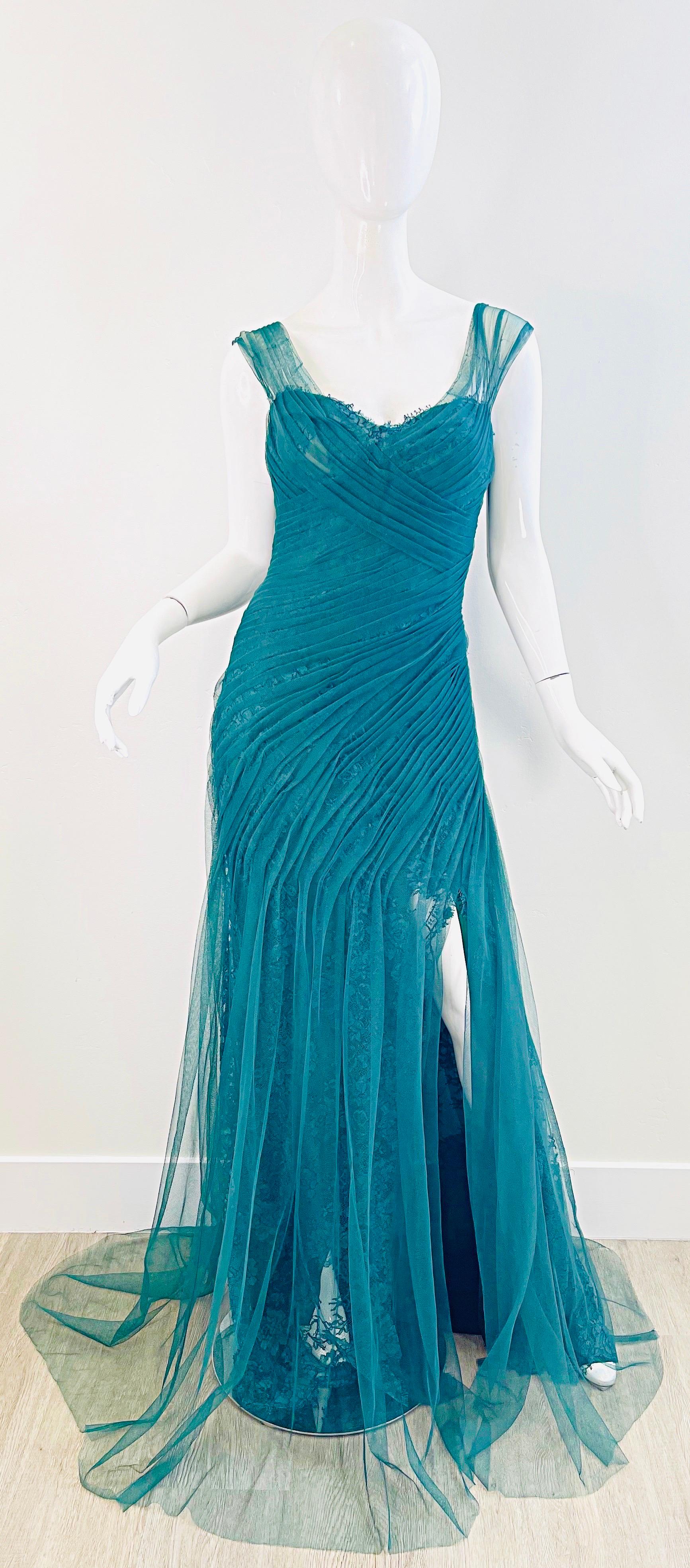 Women's NWT Monique Lhuillier Runway Spring 2013 Size 4 Emerald Green Lace Gown Dress For Sale