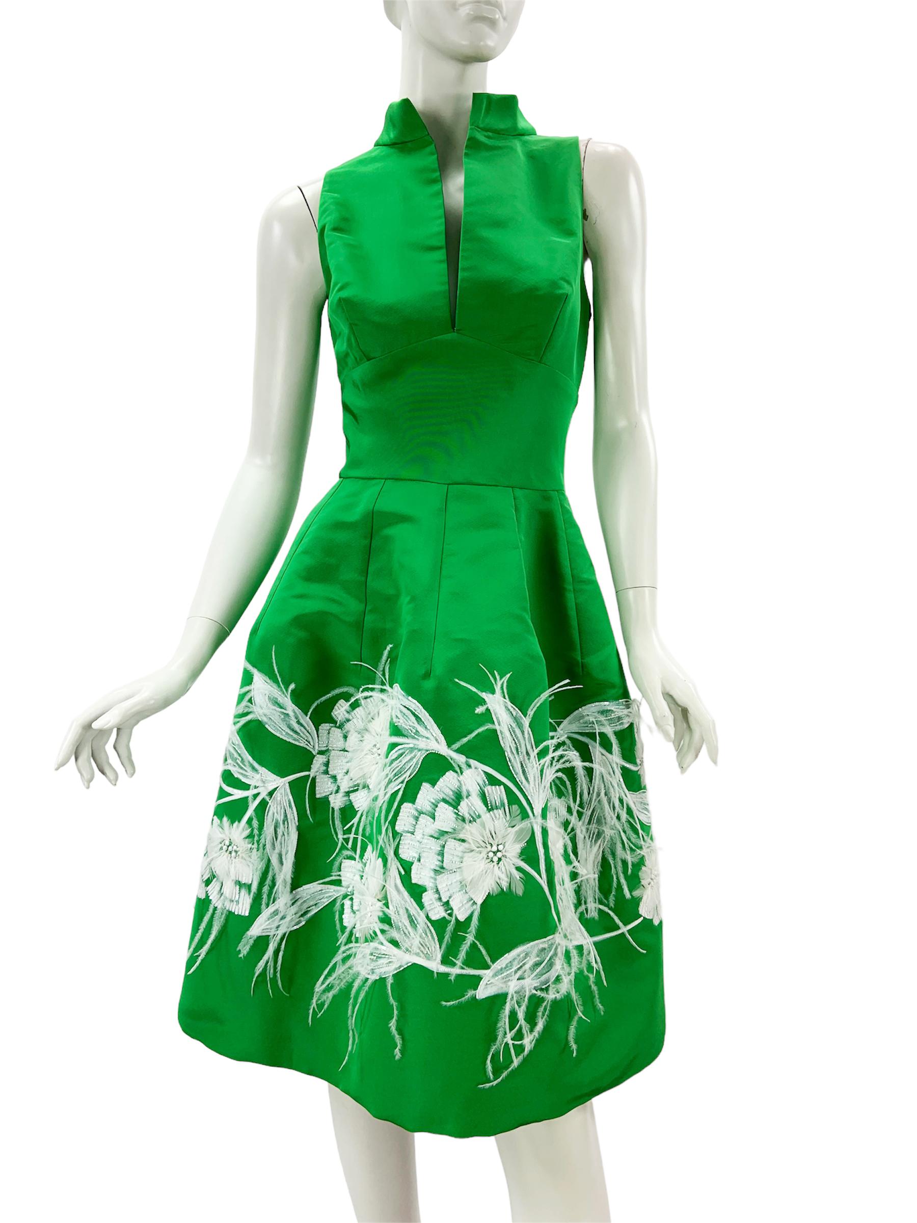 New Oscar de la Renta Green Silk Taffeta Embellished Cocktail Dress
S/S 2015 Collection
US size - 6 ( please check measurements)
100% Silk Taffeta, Ostrich Feathers, Beads and Sequins Embellishment, Hand Painted.
Plunge Neckline, Fully Lined, Flare