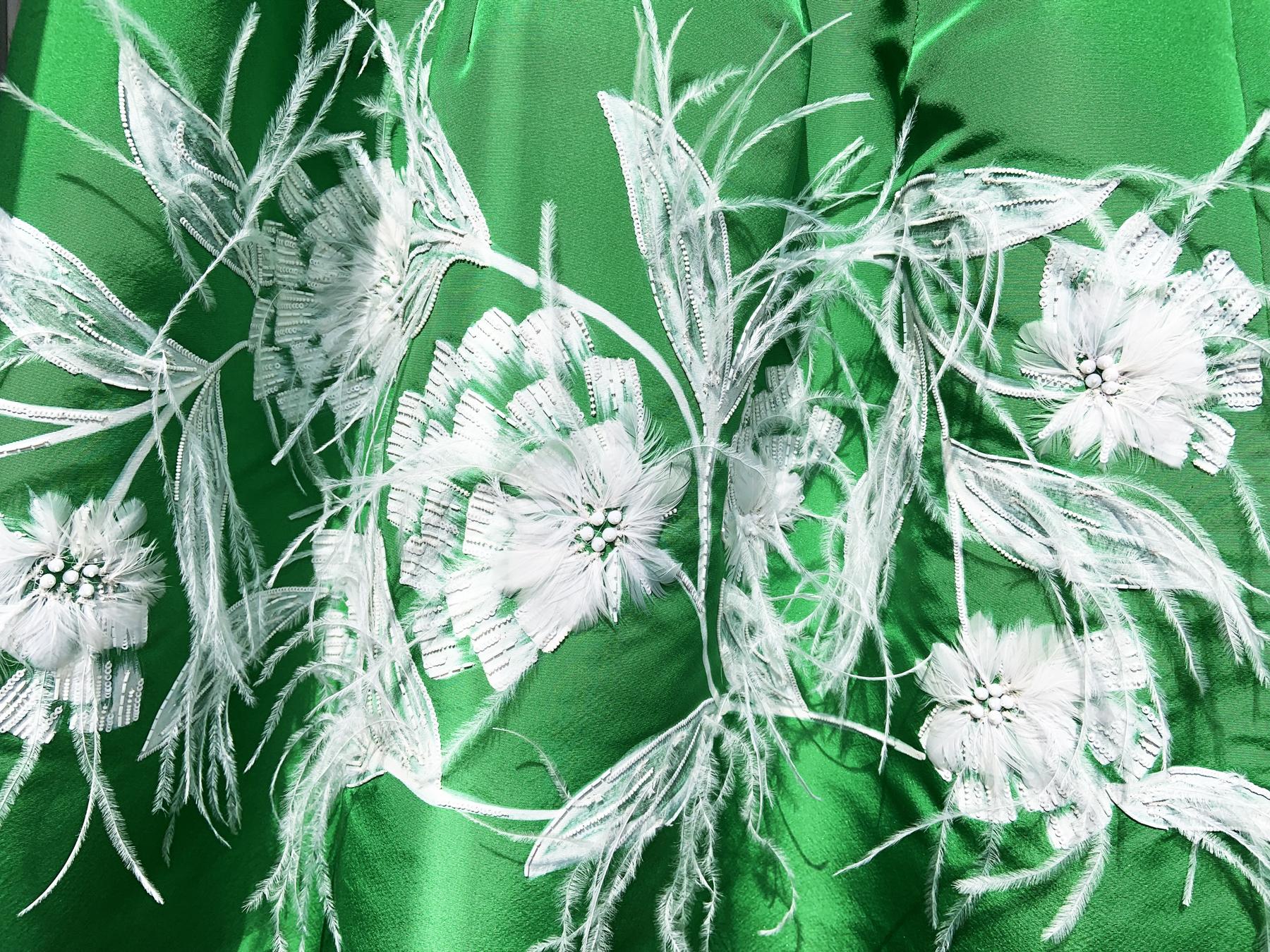 NWT Oscar de la Renta $5490 S/S 2015 Green Silk Taffeta Feather Beads Dress US 6 For Sale 2