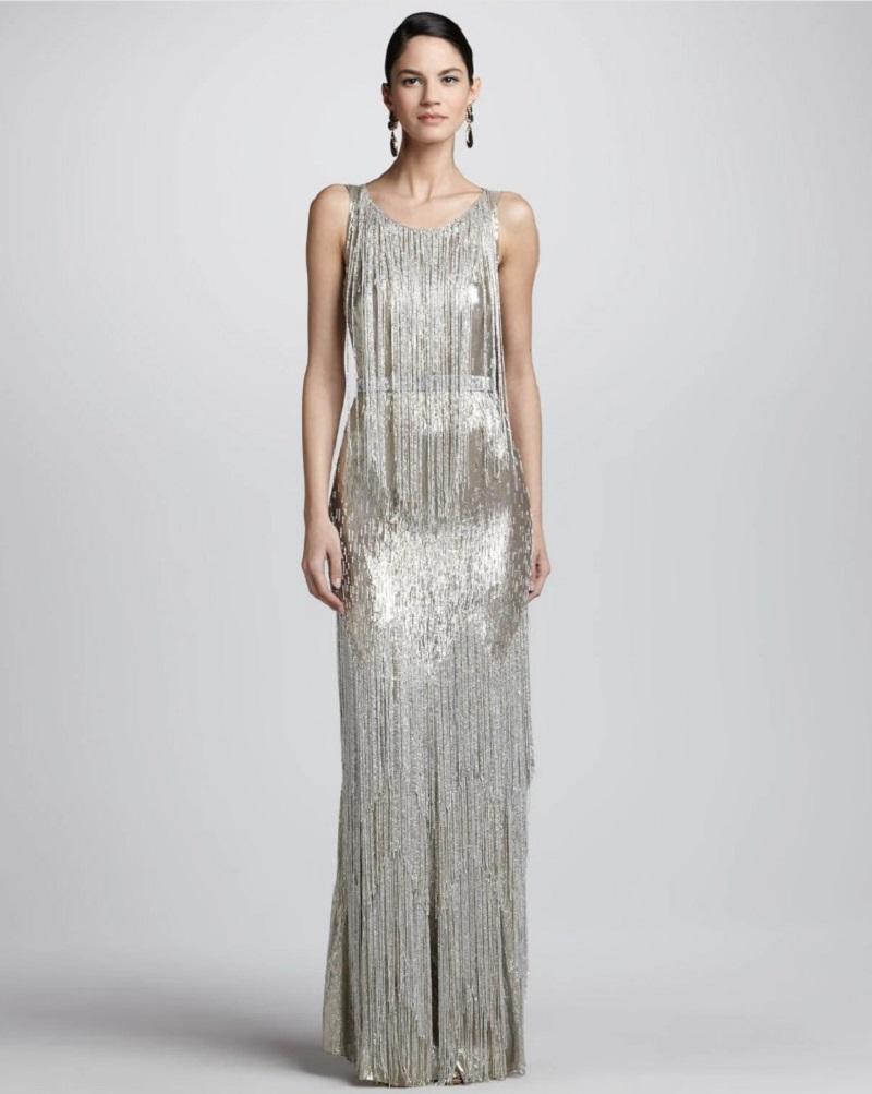 Oscar de la Renta - Robe à franges de perles - Argent métallique - Or
2013 Runway Collection - Cette élégante robe a été créée par Oscar de la Renta lui-même, avant qu'il ne nous dise *goodbye*.
Taille US - 4 (vérifier les mesures ci-dessous)
La