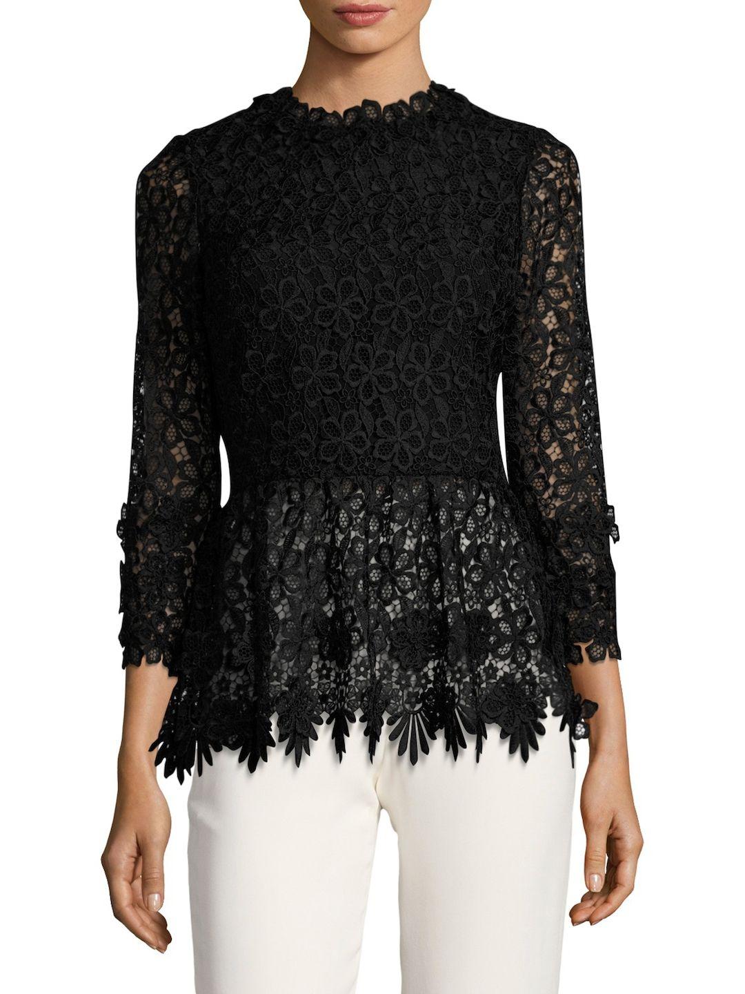 NWT Oscar de la Renta Noir Guipure Lace Top Blouse
Collection F/W 2016
Taille américaine - 8
Dentelle florale riche noire avec applications de fleurs, manches 3/4, ourlet péplum festonné, entièrement doublé, fermeture à glissière latérale.
Mesures :