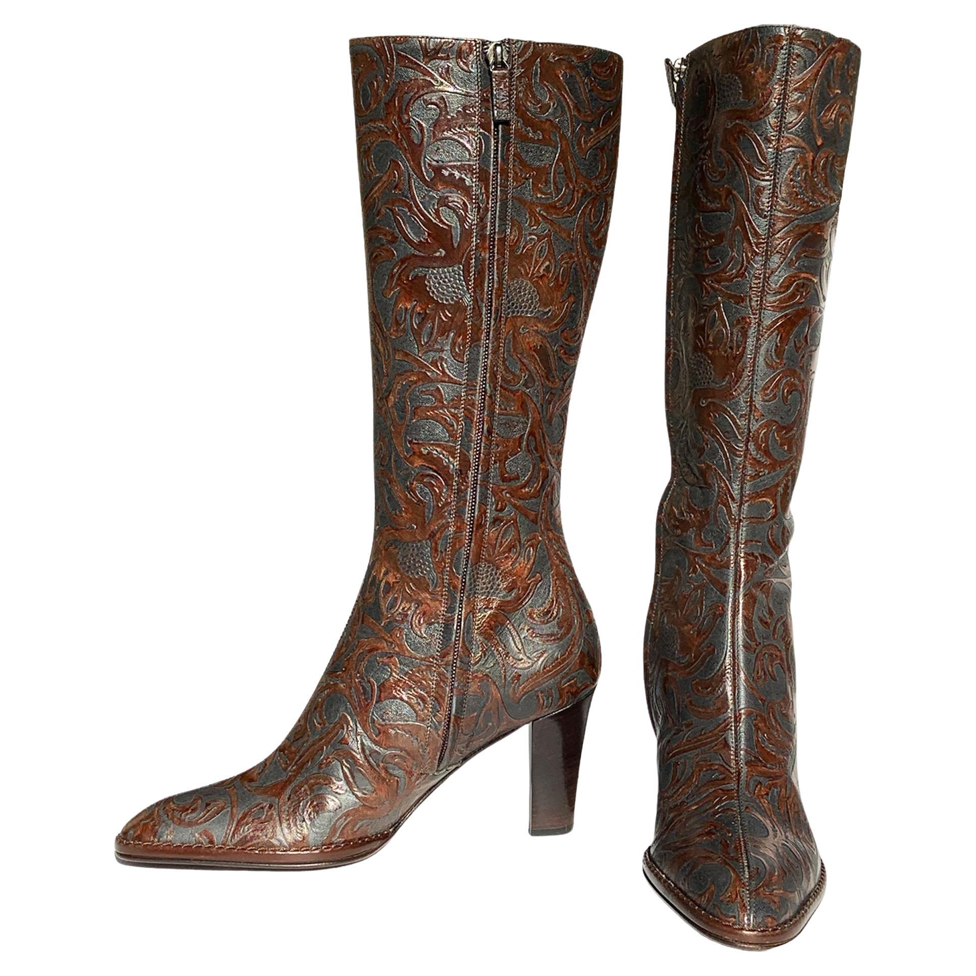 NWT Oscar De La Renta Floral Tooled Leather Brown Gray Knee Boots Italian 37 en vente