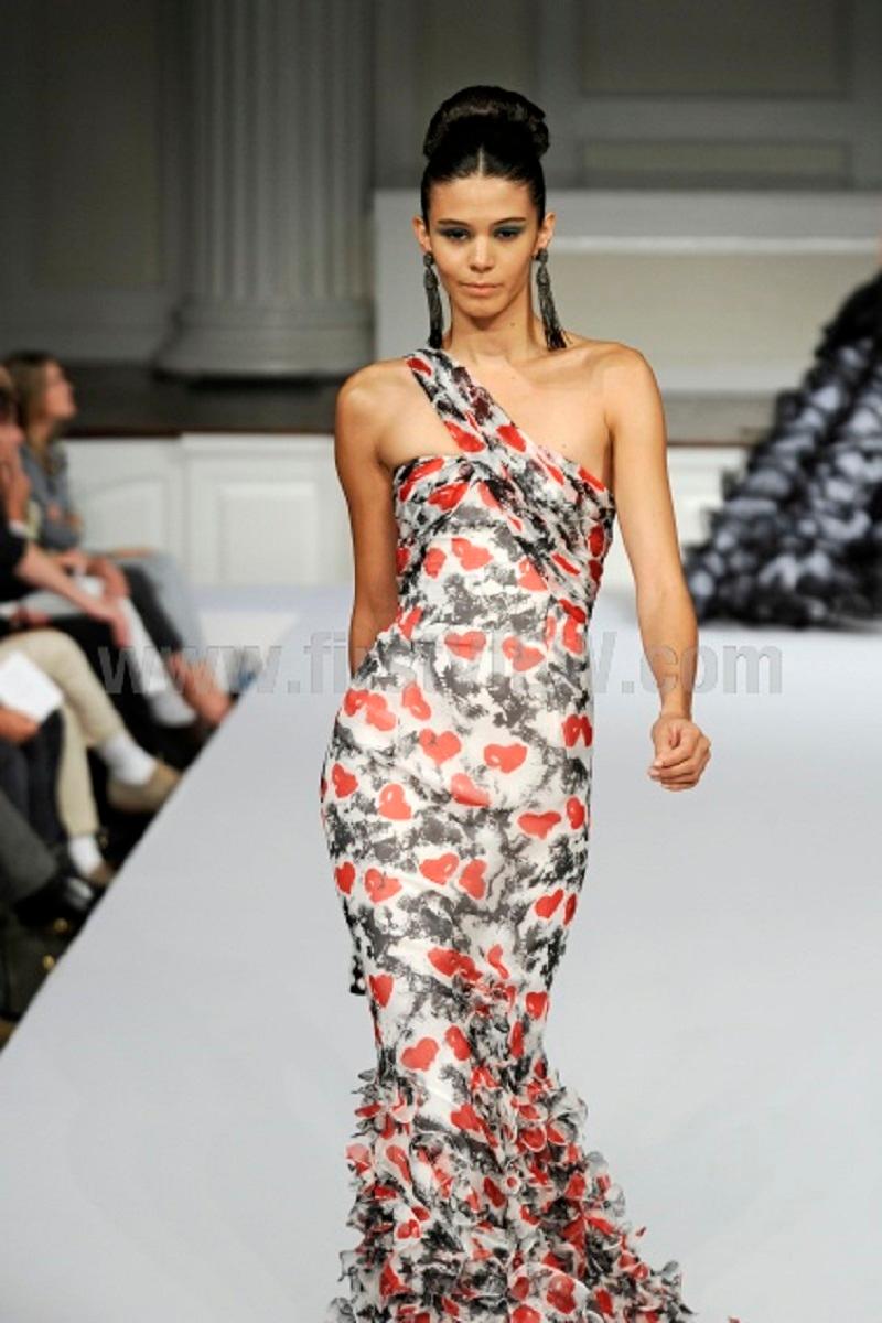 Beige NWT Oscar de la Renta Runway S/S 2011 Heart Print Silk Ruffle Maxi Dress US 6 For Sale