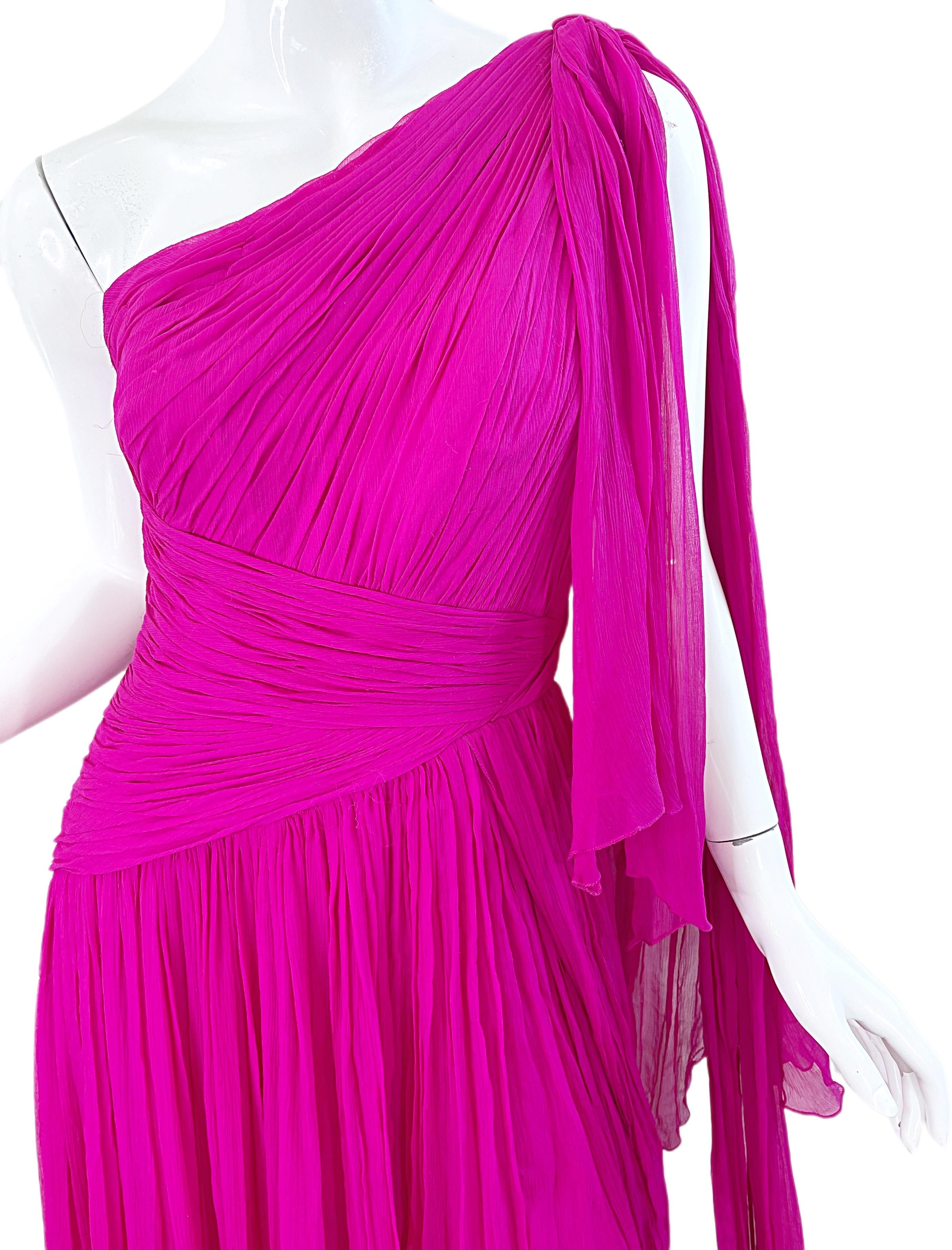 NWT Pamella Roland Spring 2018 Sz 6 / 8 Hot Pink Silk Chiffon One Shoulder Gown For Sale 2