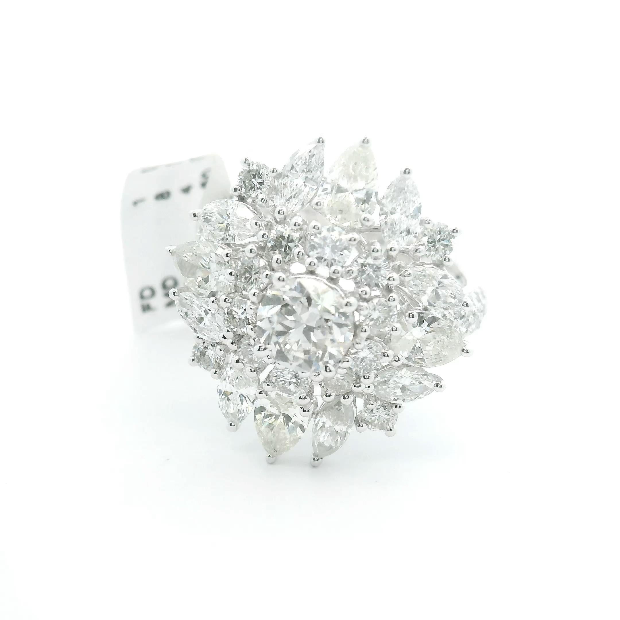 Taille ronde Bague en platine avec diamants taille fantaisie de 3,34 carats et pierre centrale ronde PT950, neuve avec étiquette en vente